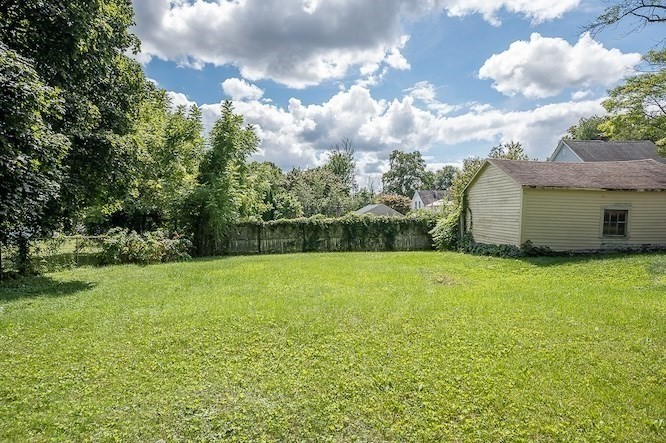 317 Oxford St N Property Photo 27