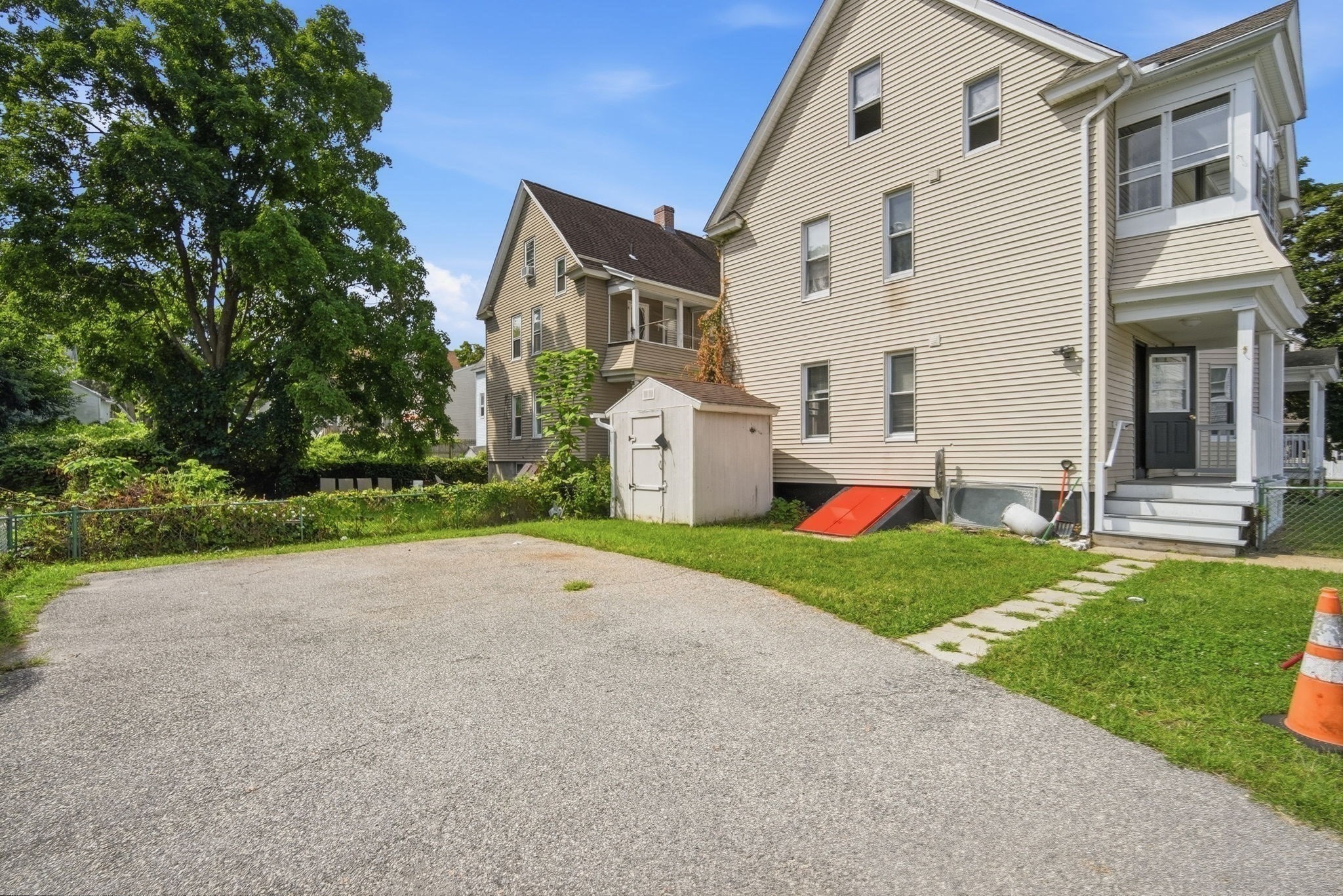 55-57 Oak St Property Photo 19