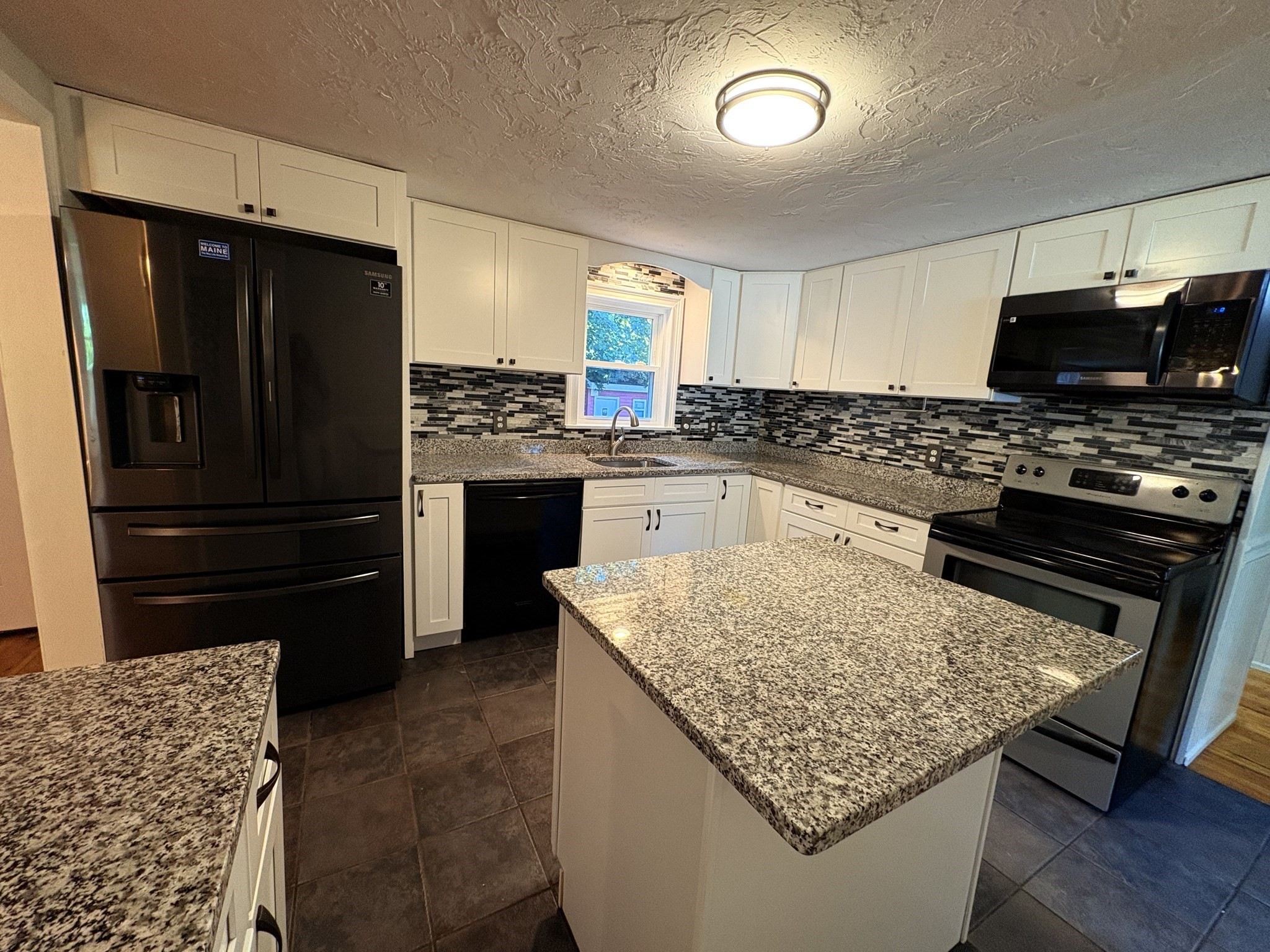 38 Frank St Property Photo 2