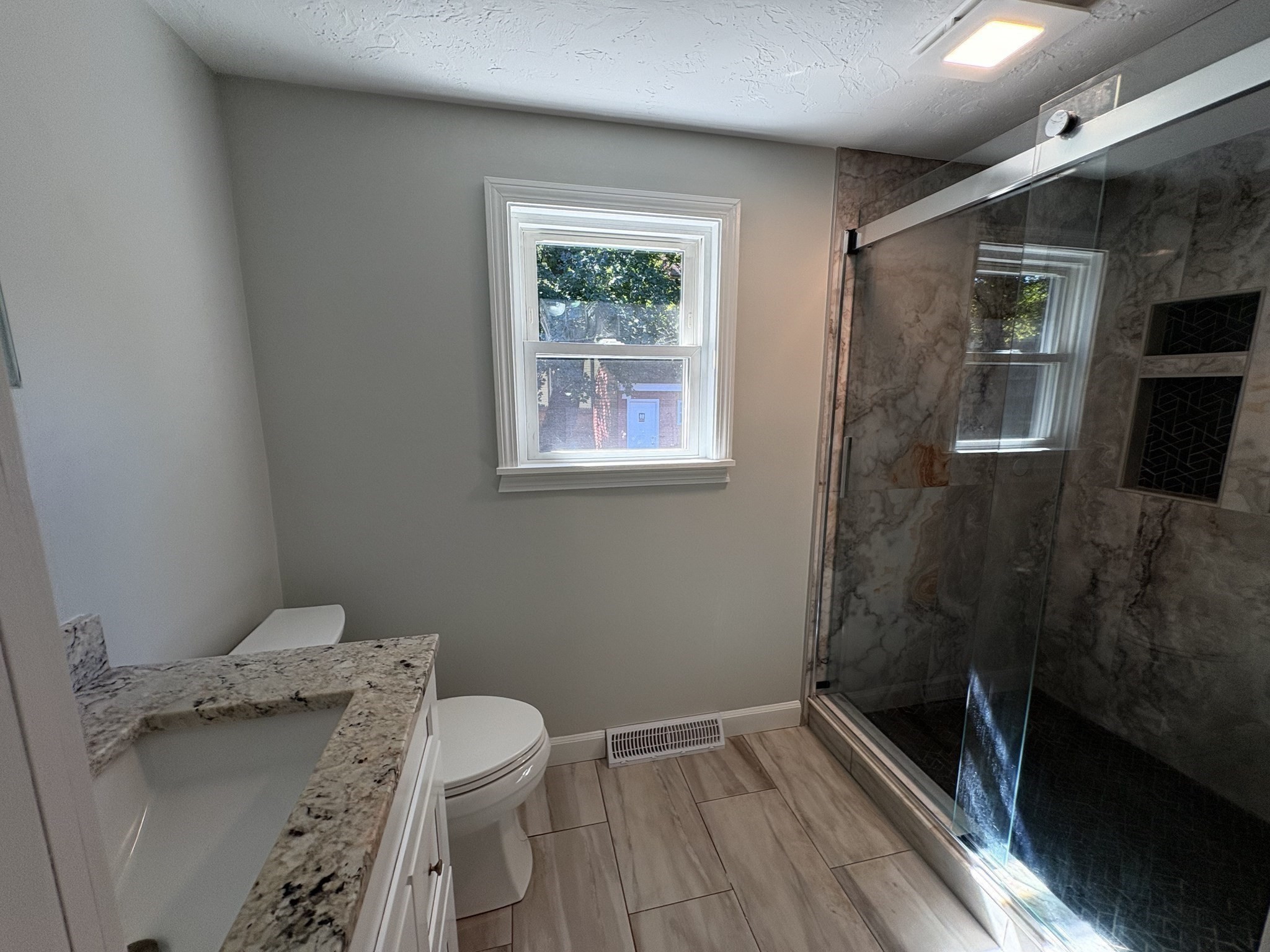 38 Frank St Property Photo 6