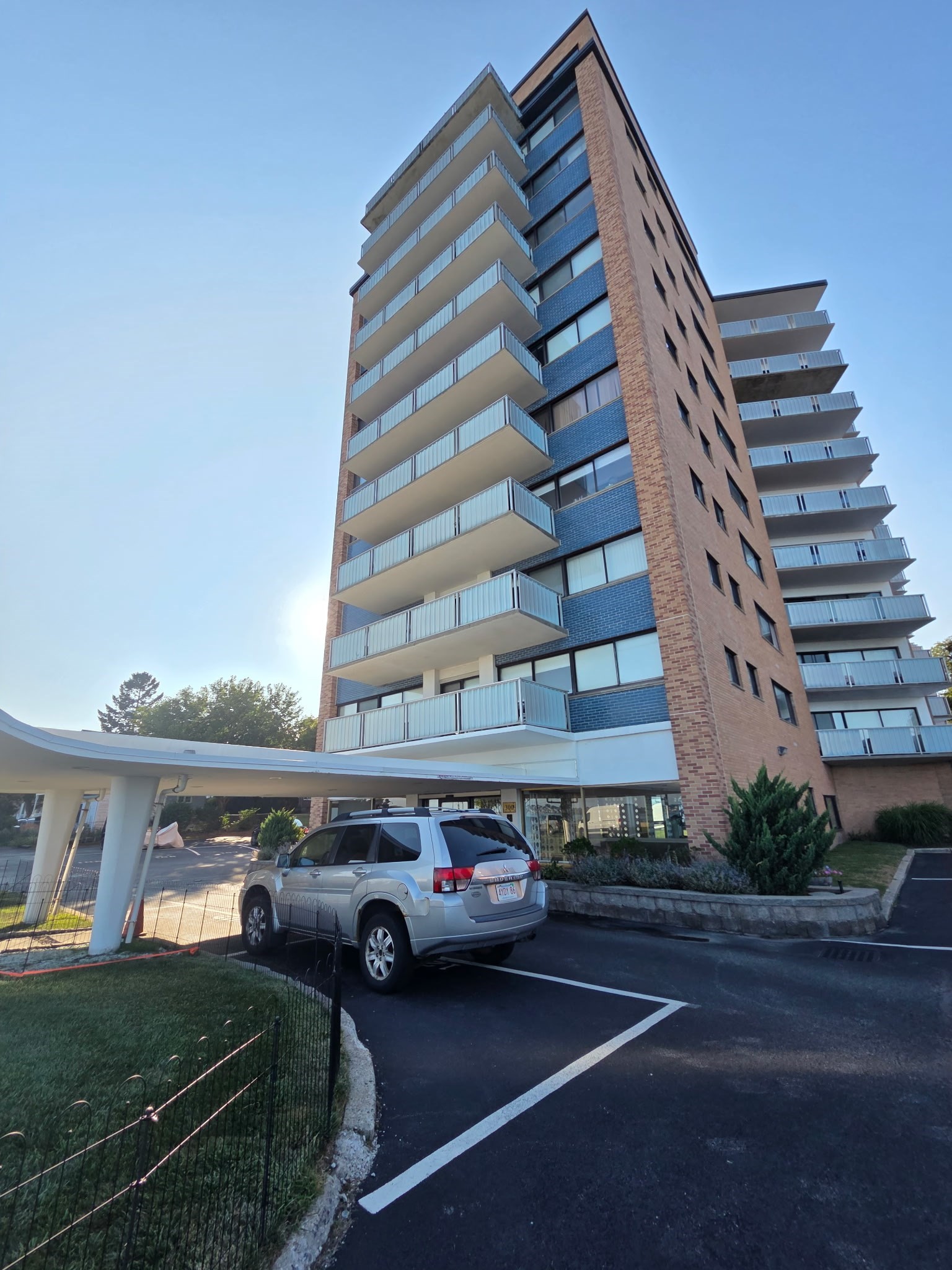 300 Lynnshore Drive # 101 Property Photo 1