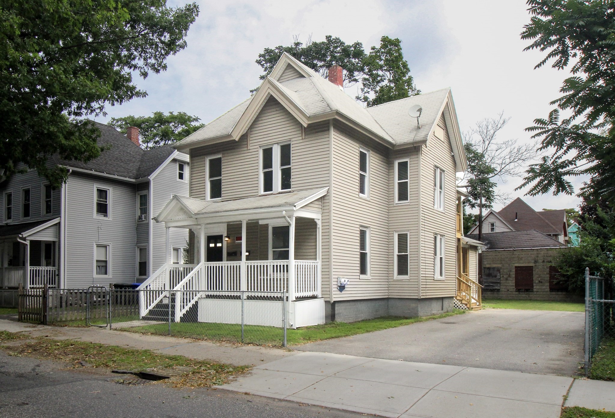 129 Catharine St Property Photo 1