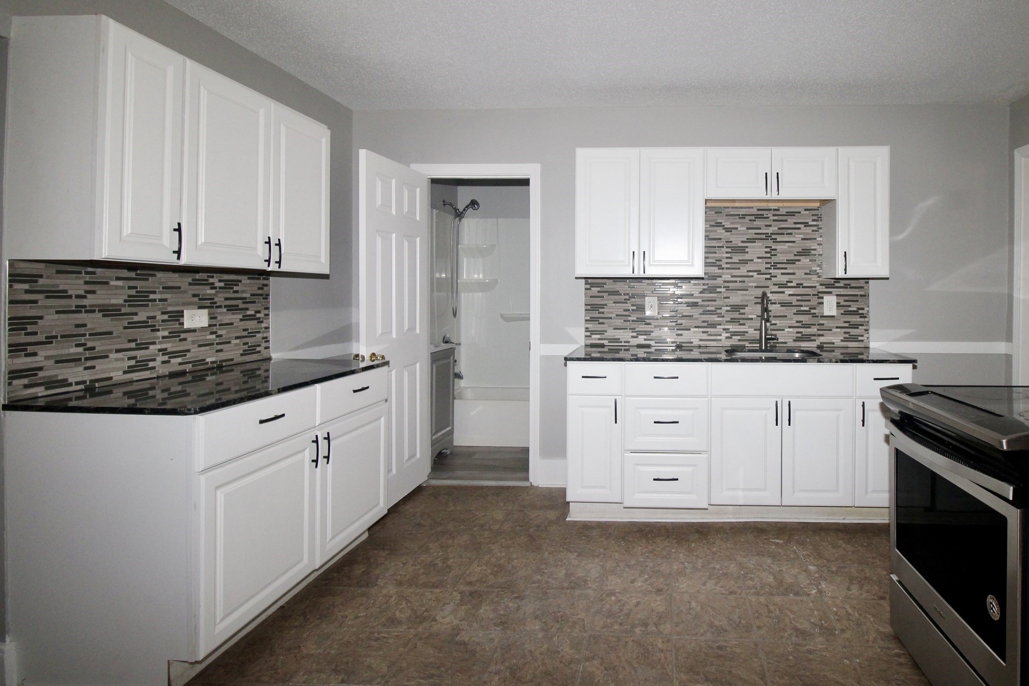 129 Catharine St Property Photo 4