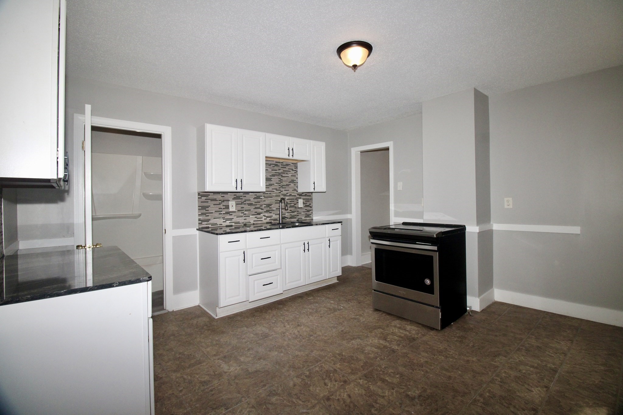 129 Catharine St Property Photo 5