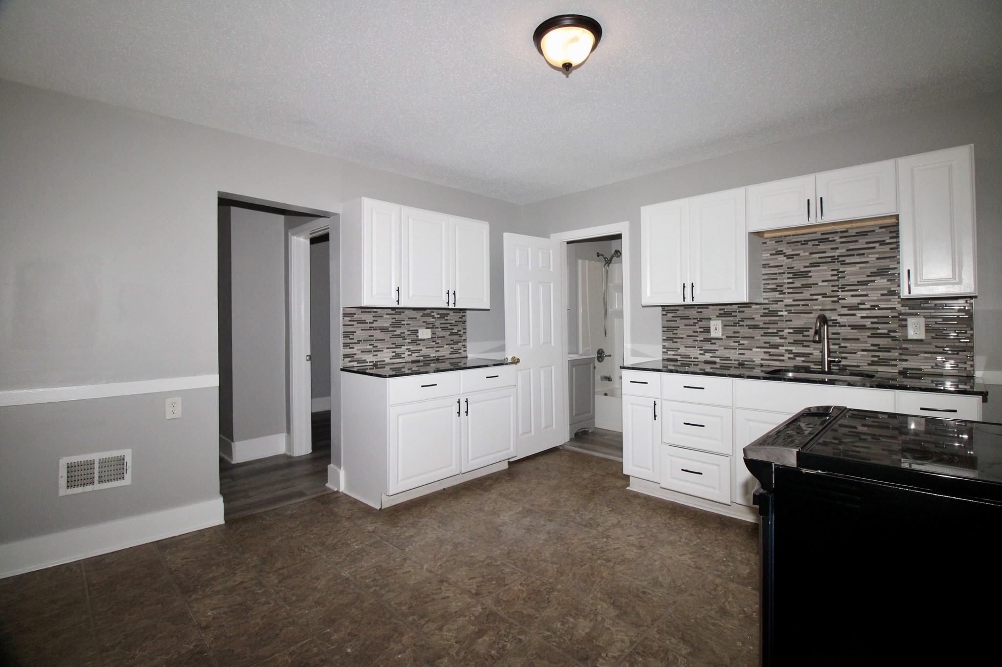 129 Catharine St Property Photo 6