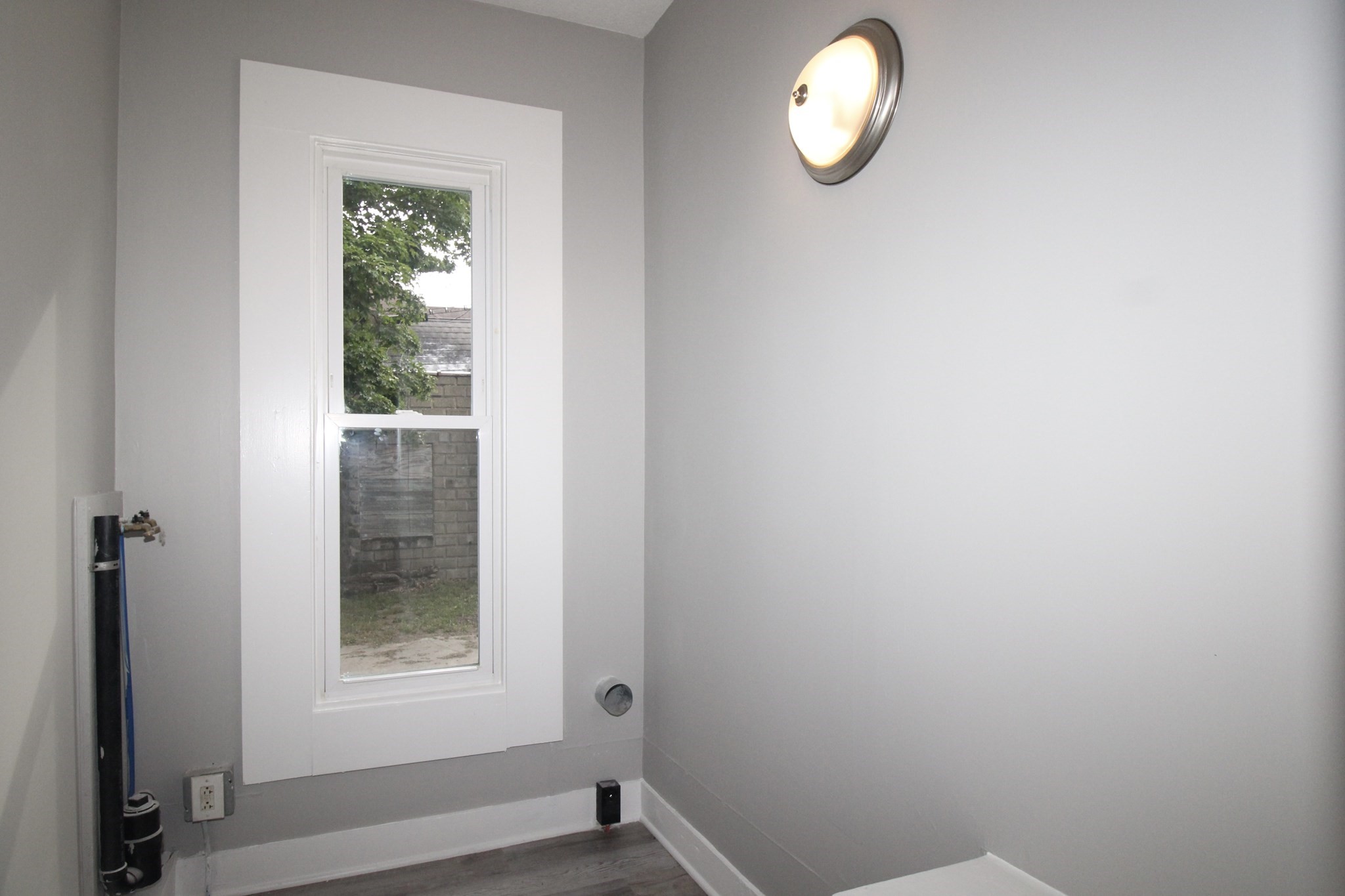 129 Catharine St Property Photo 7
