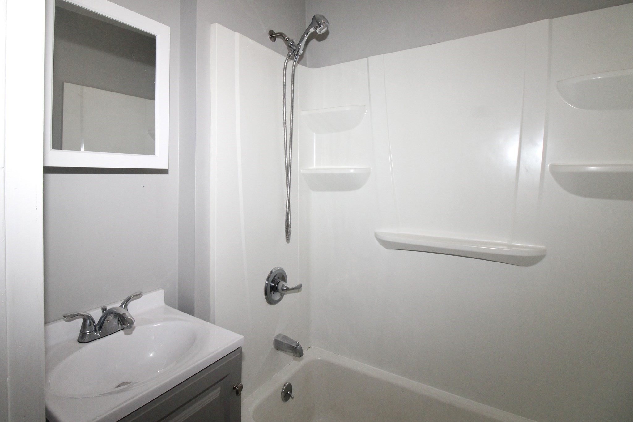 129 Catharine St Property Photo 8