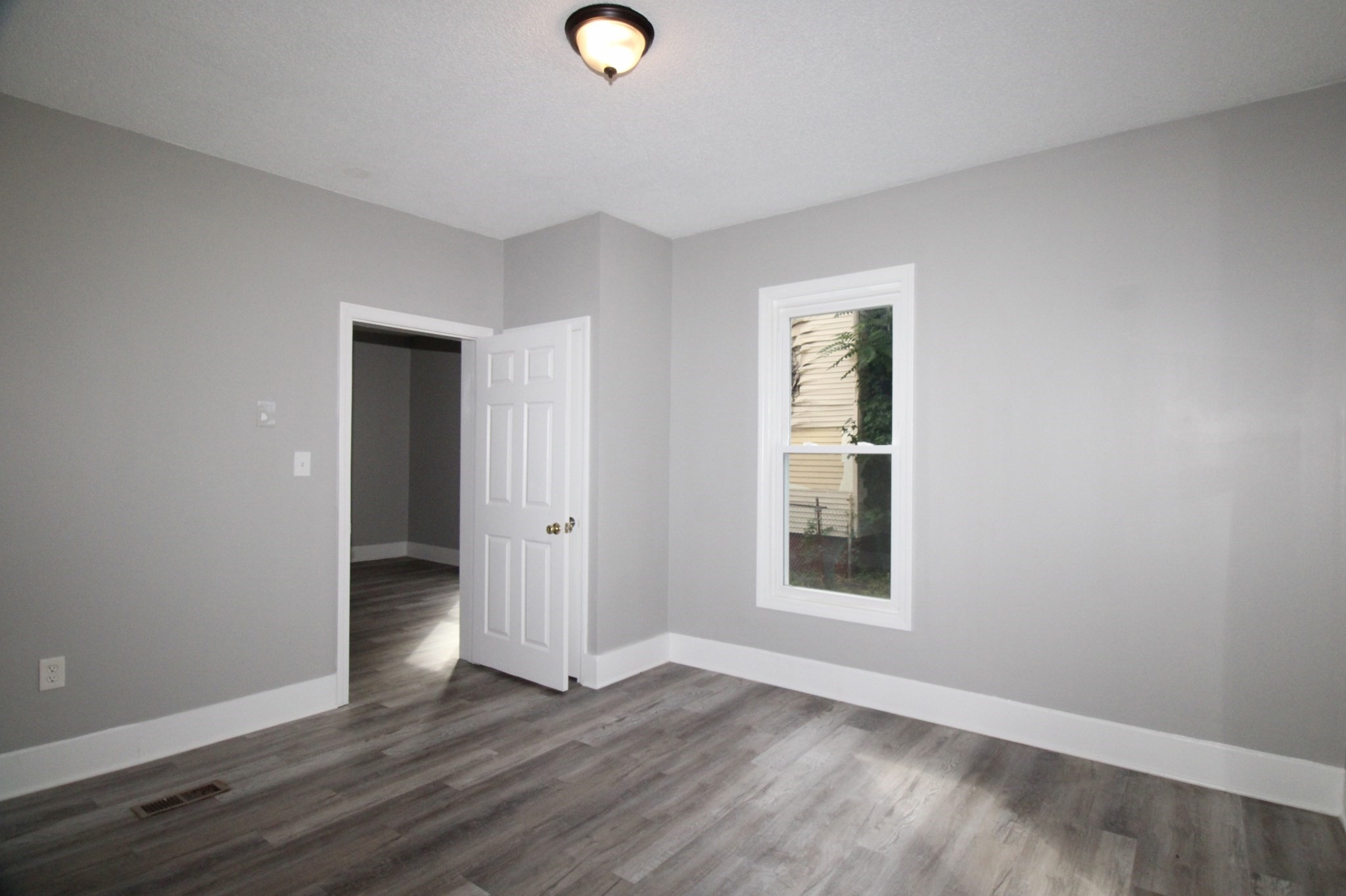 129 Catharine St Property Photo 14
