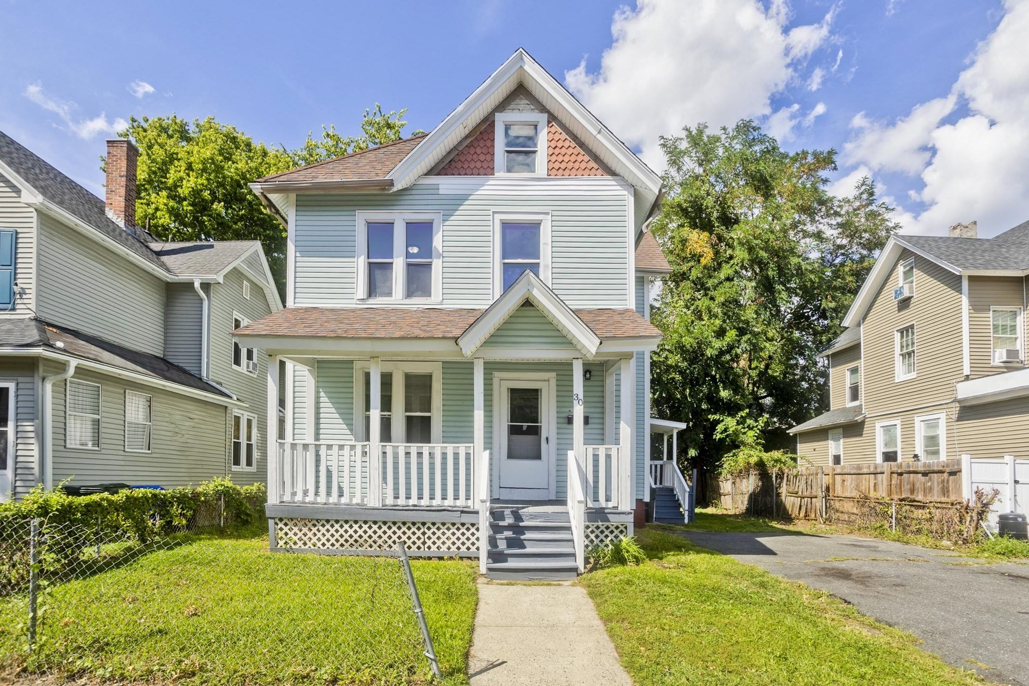 30 Hawthorne St Property Photo 1
