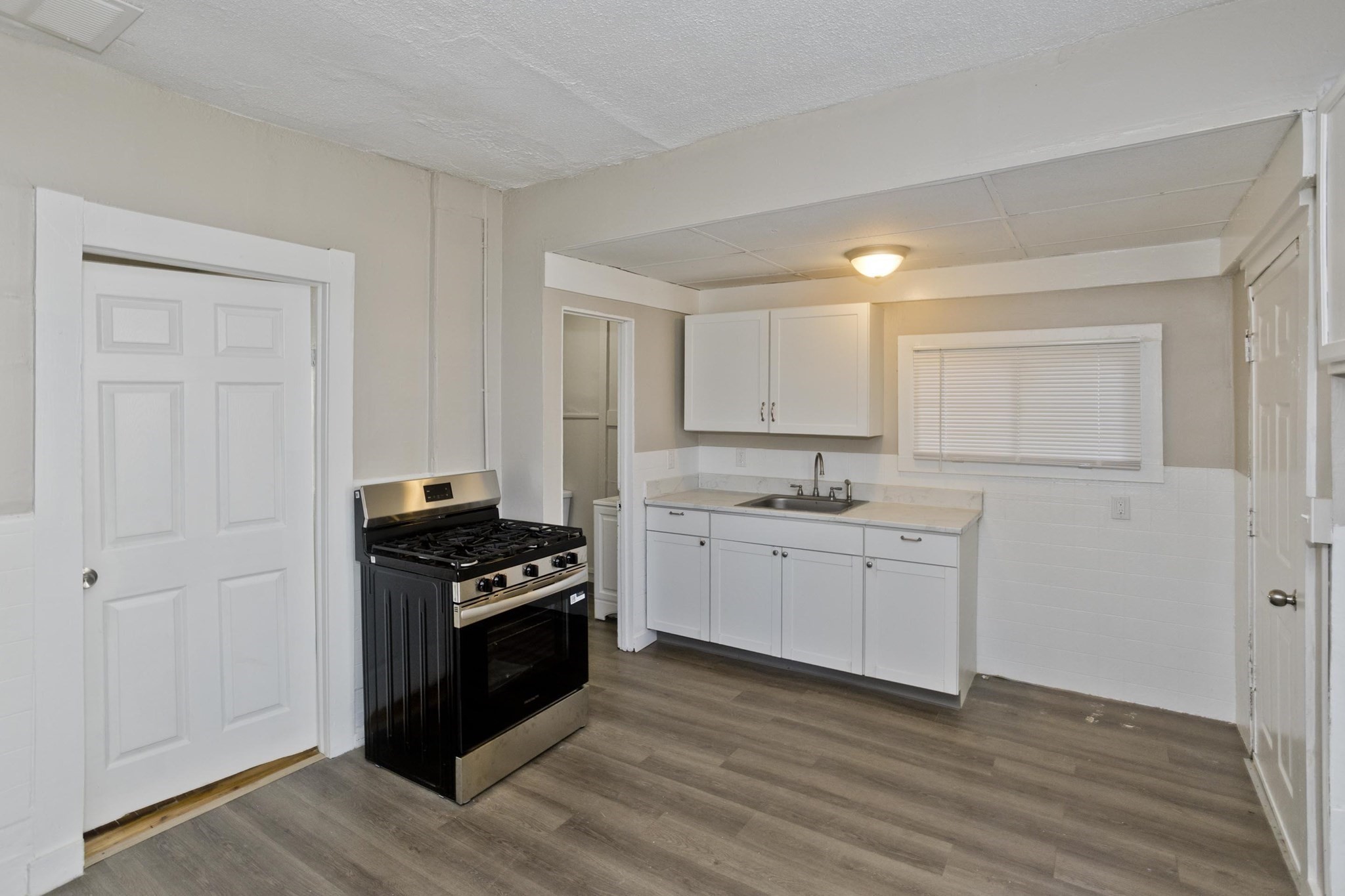 30 Hawthorne St Property Photo 2
