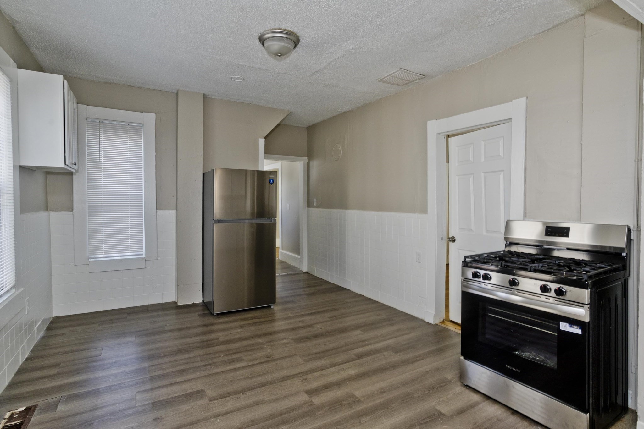 30 Hawthorne St Property Photo 3