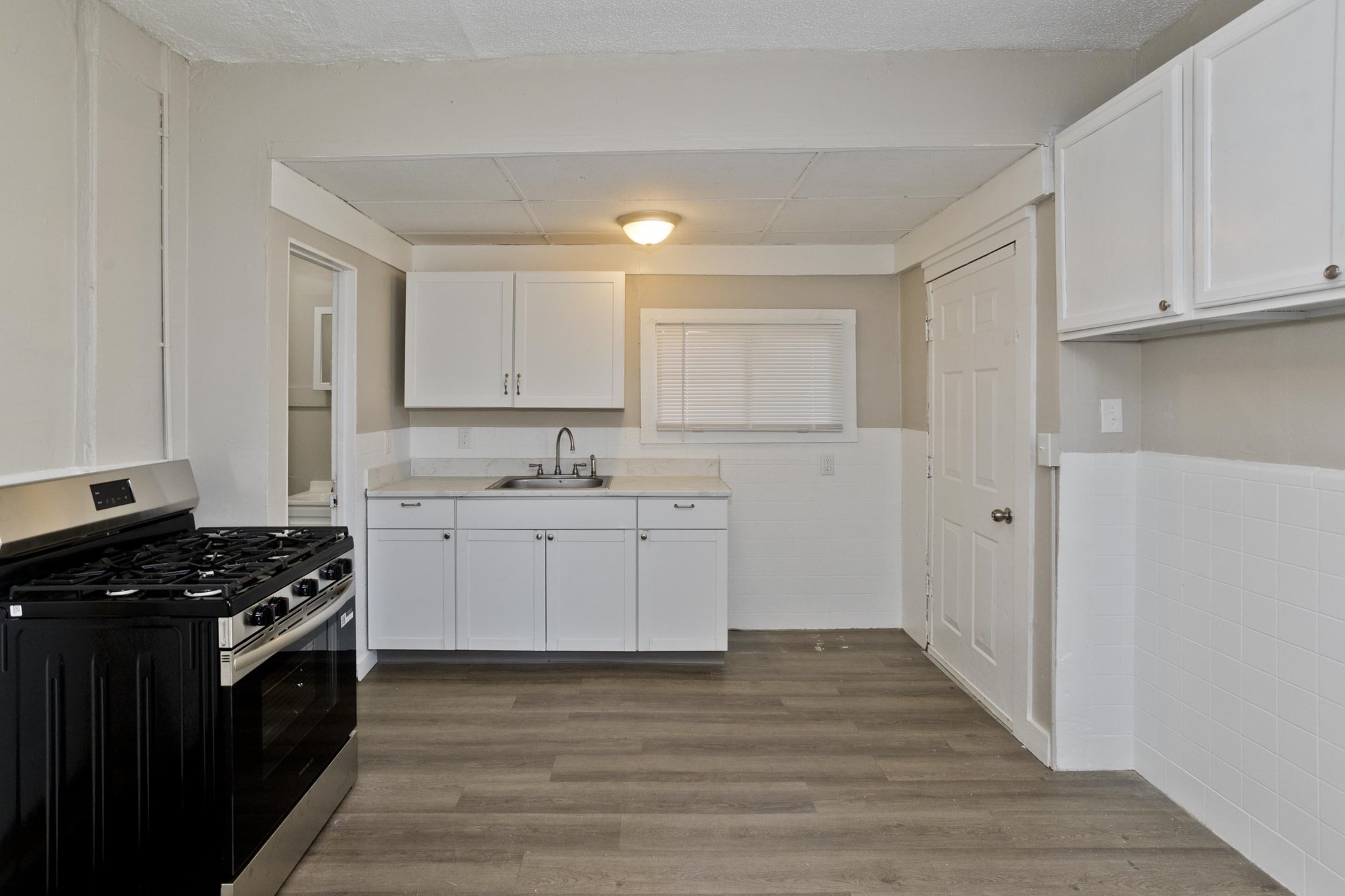30 Hawthorne St Property Photo 4