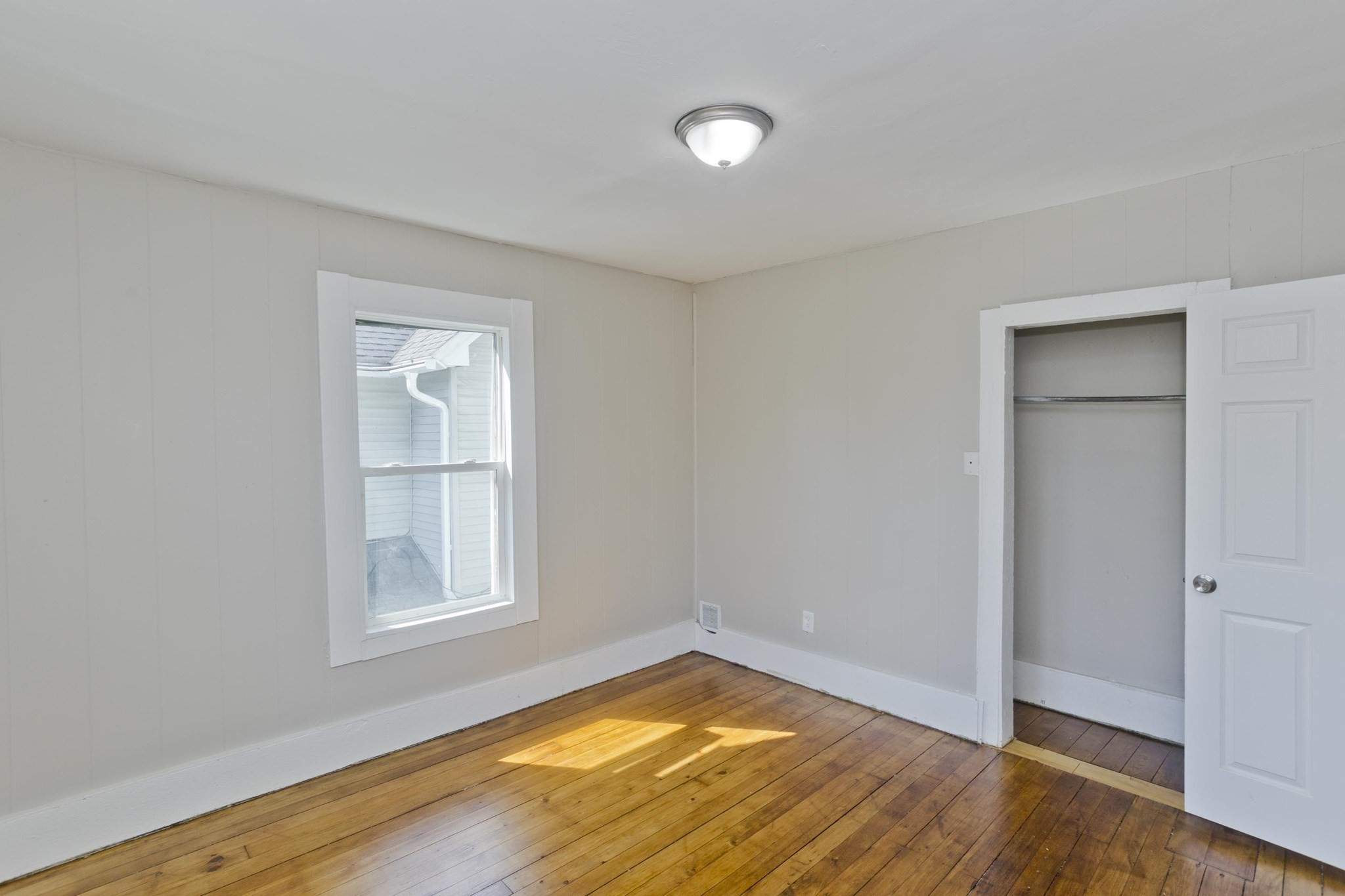 30 Hawthorne St Property Photo 10