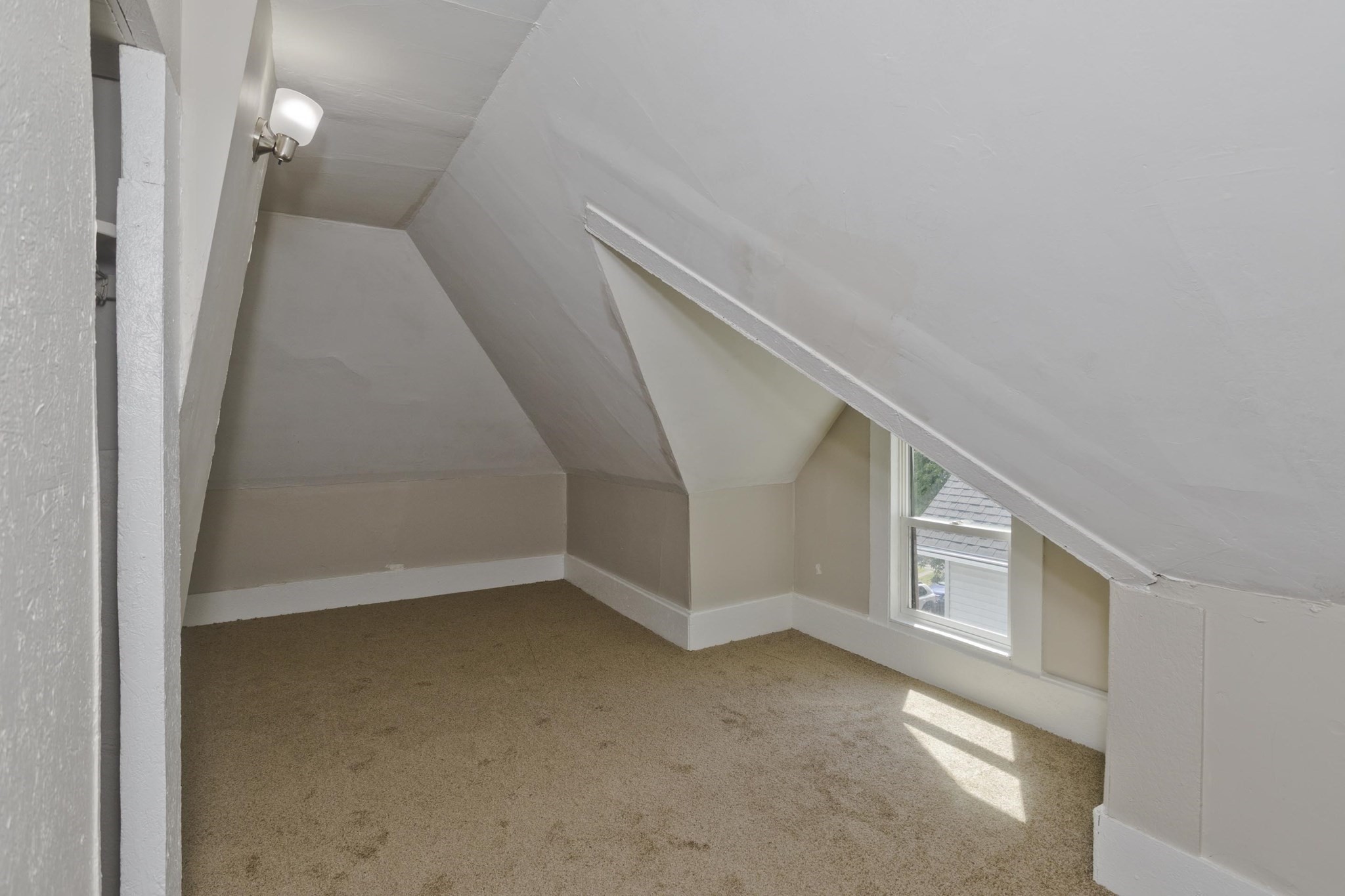 30 Hawthorne St Property Photo 23
