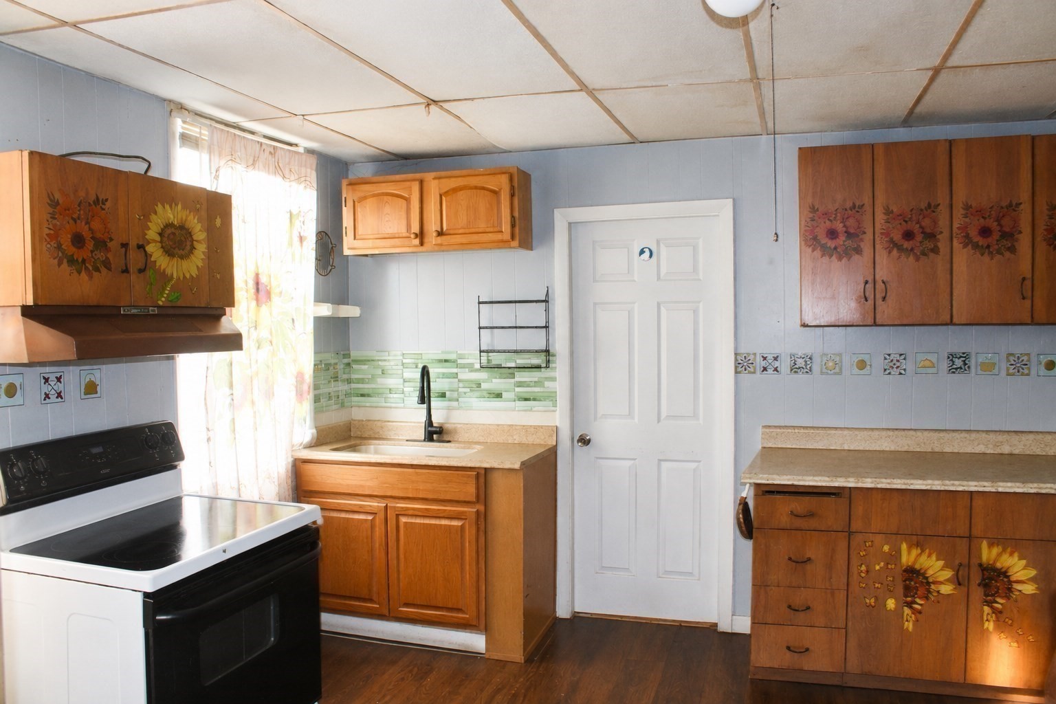 10 Hollywood St Property Photo 13