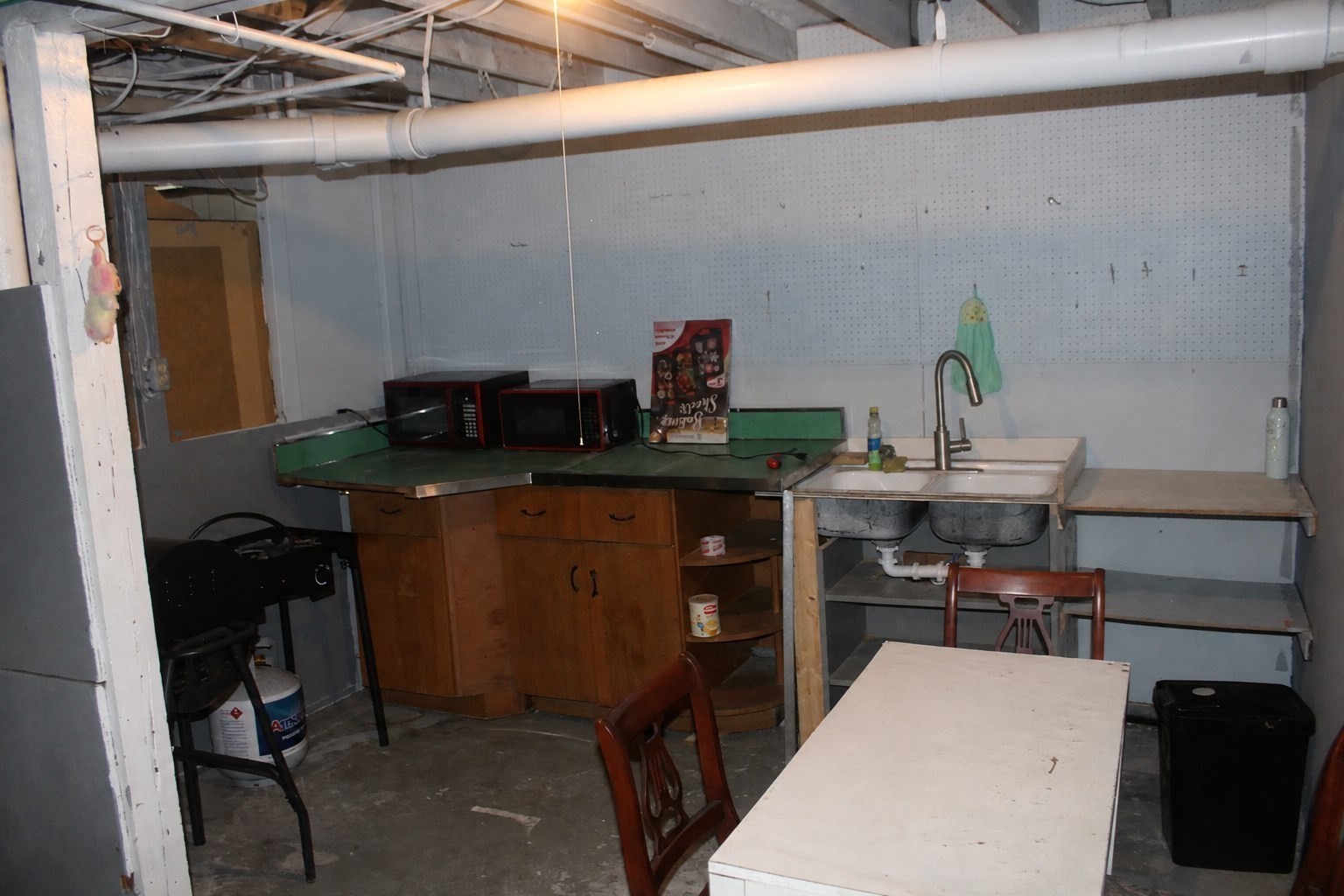 10 Hollywood St Property Photo 24