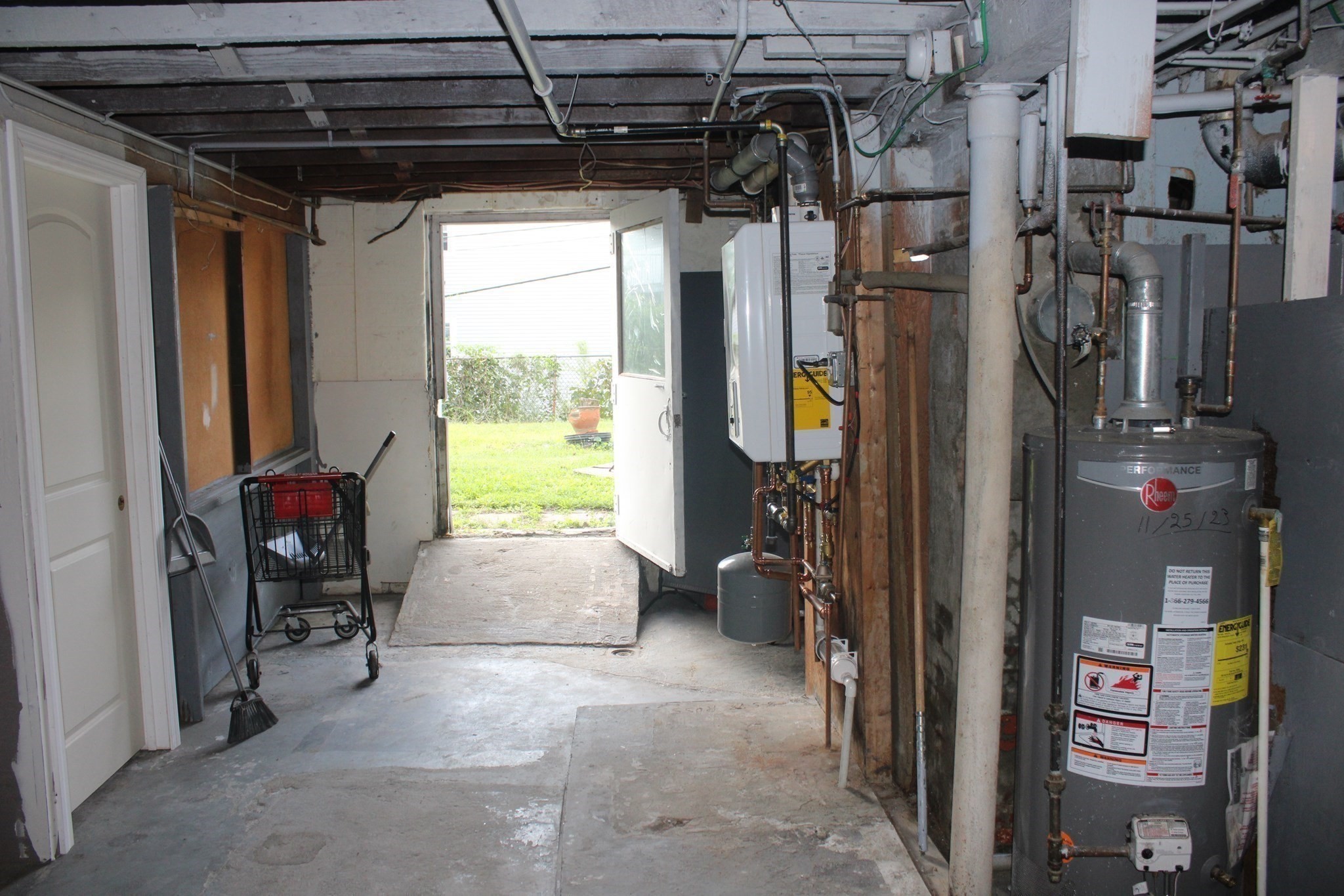 10 Hollywood St Property Photo 25
