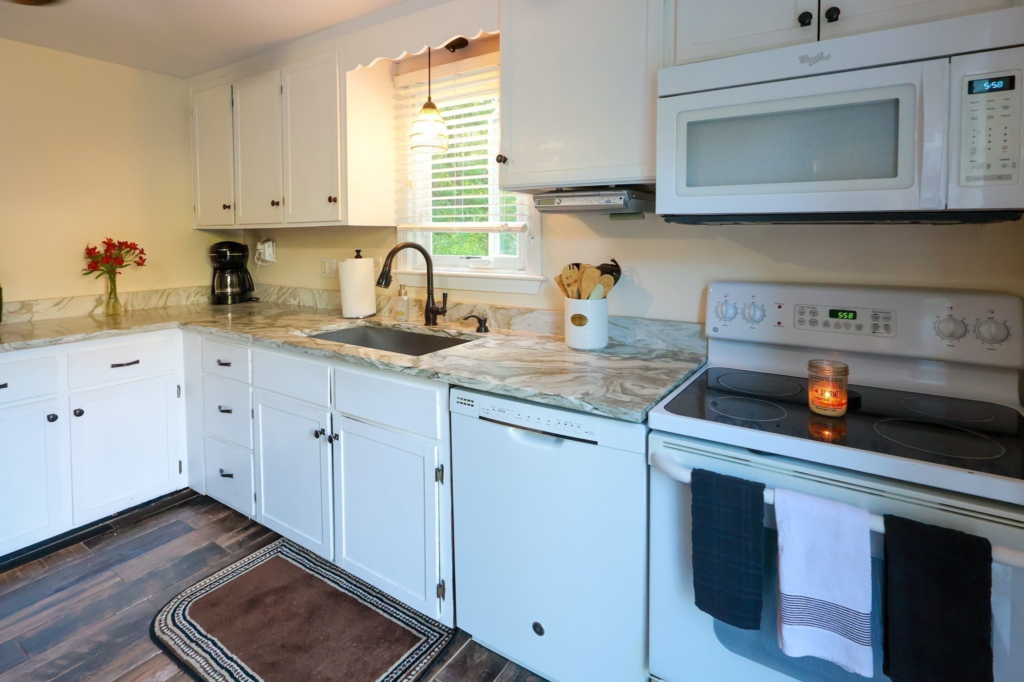 98 Van Kleeck Rd Property Photo 3