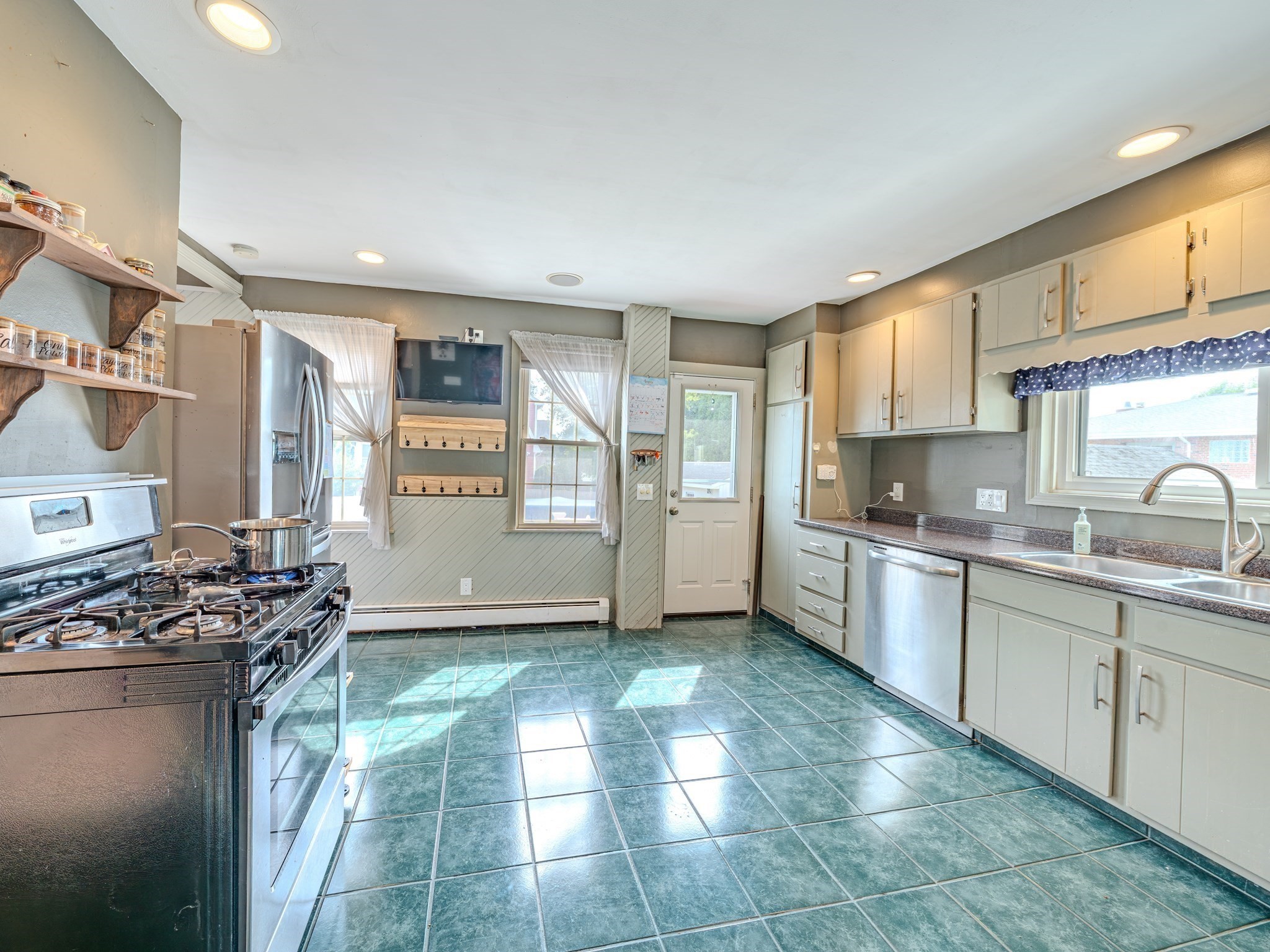 23 Henry St Property Photo 9