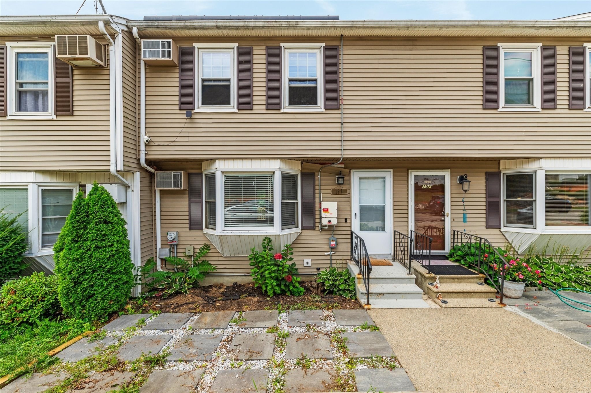 15 Gibbs St # G Property Photo 1