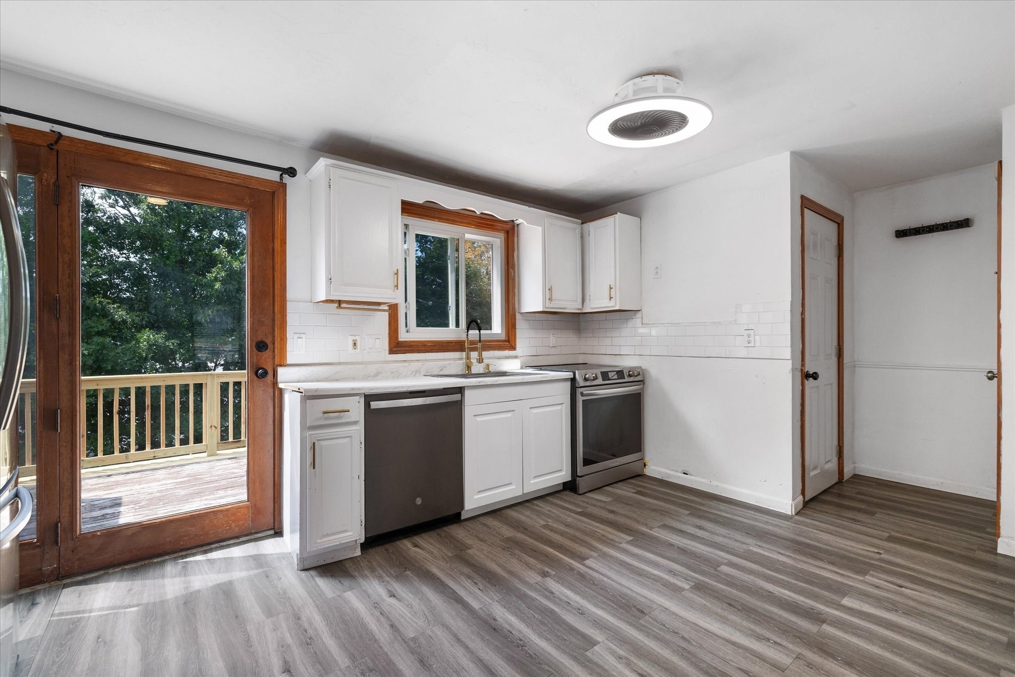 15 Gibbs St # G Property Photo 3