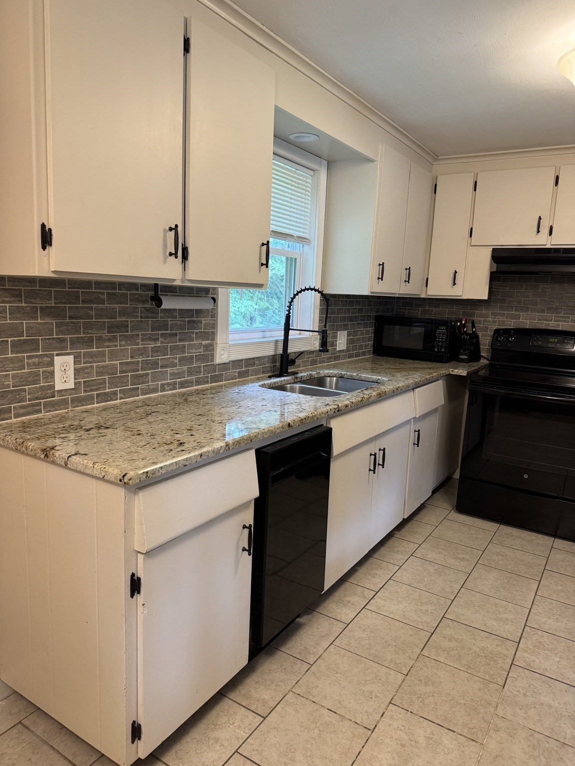143 Skyridge Street Property Photo 9