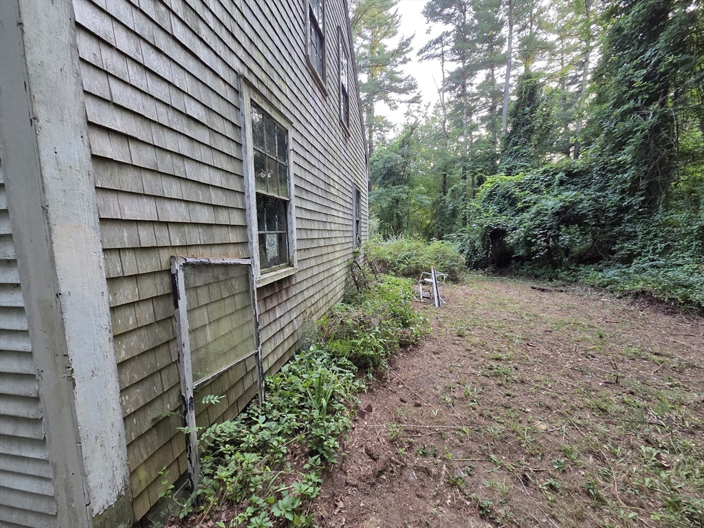 425 Main St Property Photo 3