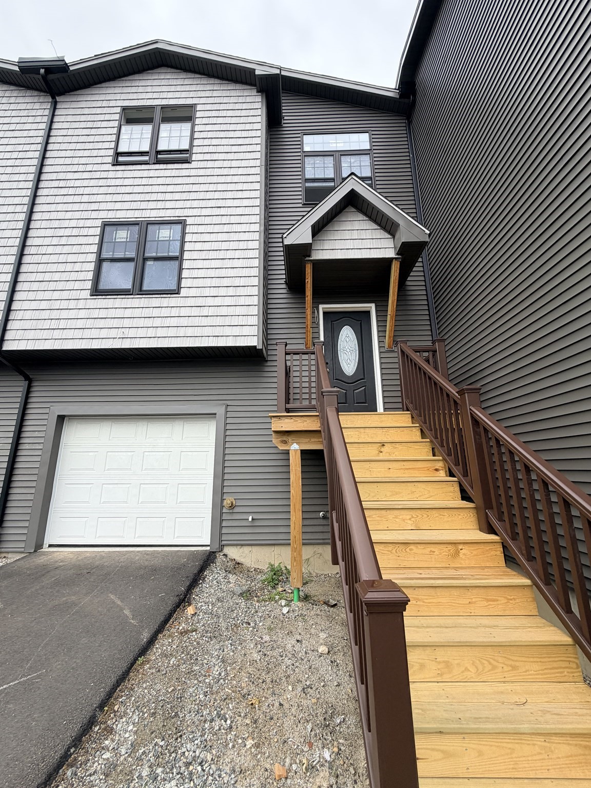 52 Warner Ave Property Photo 2