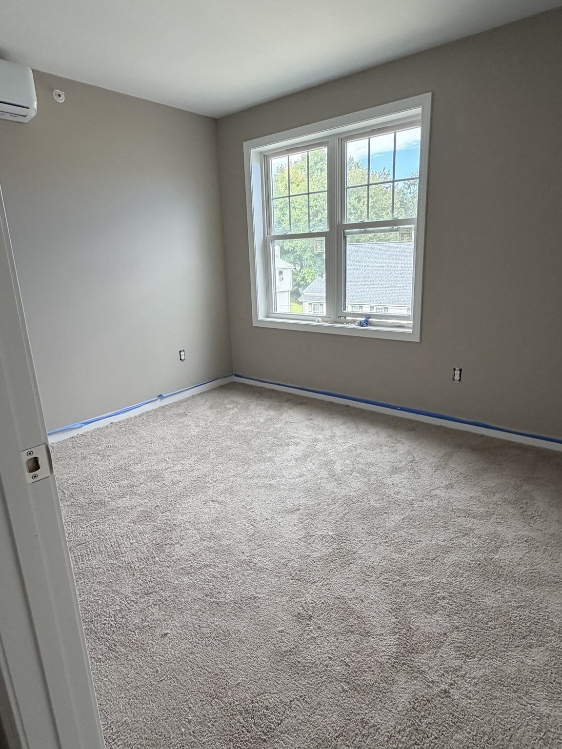 52 Warner Ave Property Photo 7