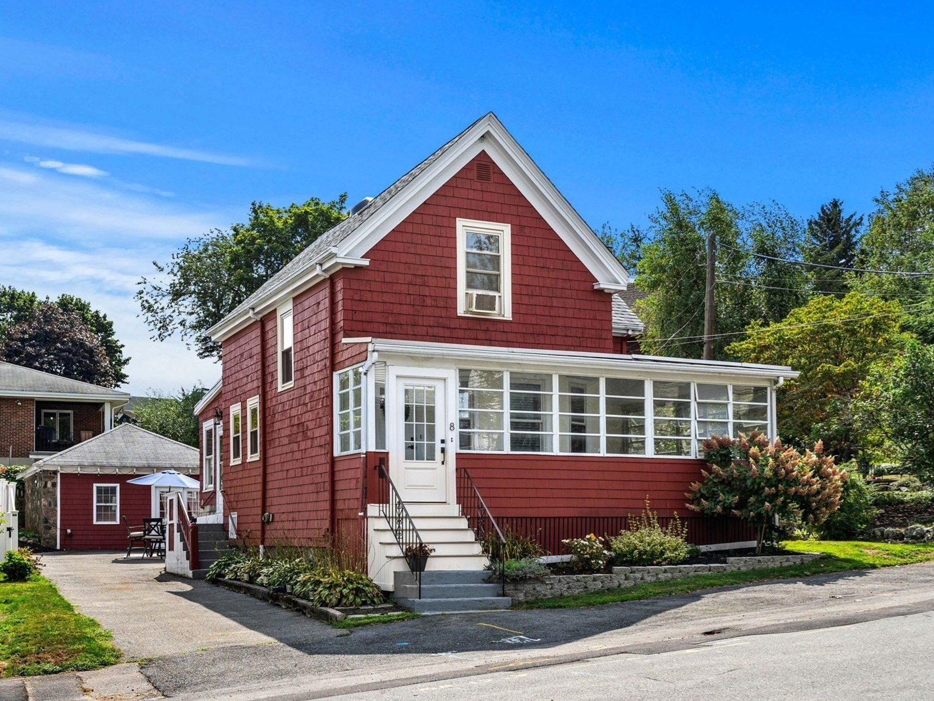 8 Minerva St. Property Photo 1