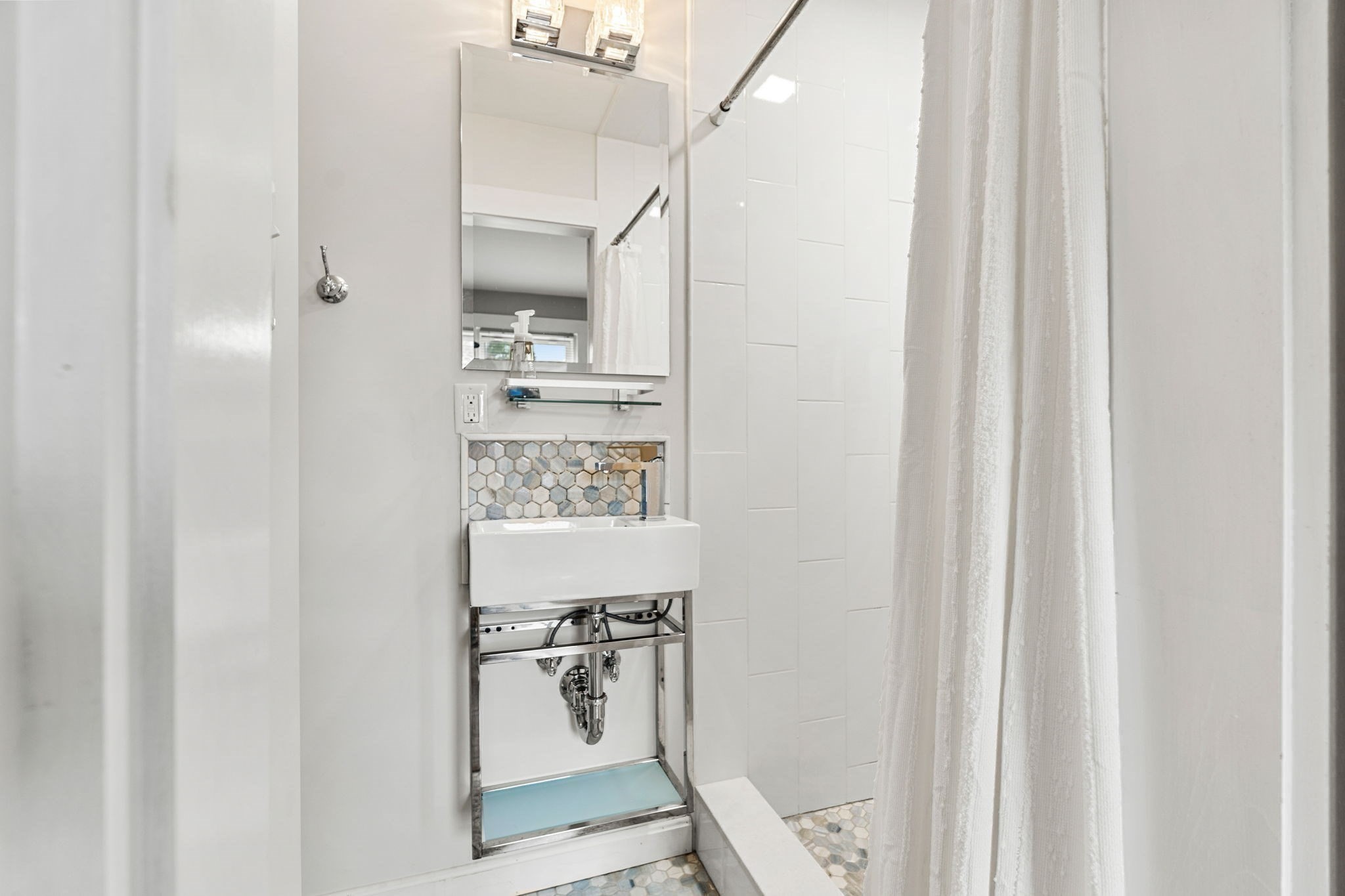 8 Minerva St. Property Photo 23
