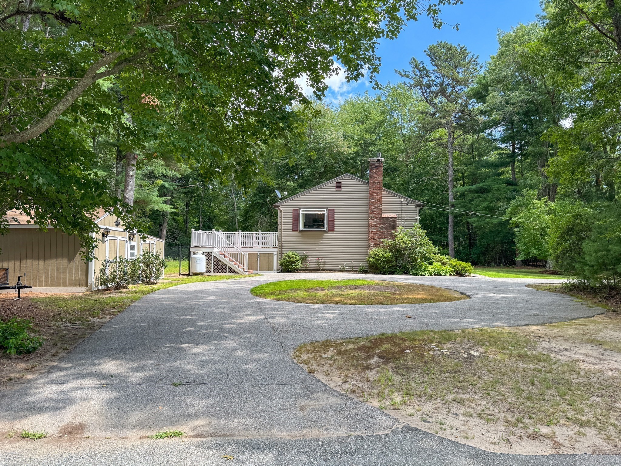 617 Marys Pond Rd Property Photo 4