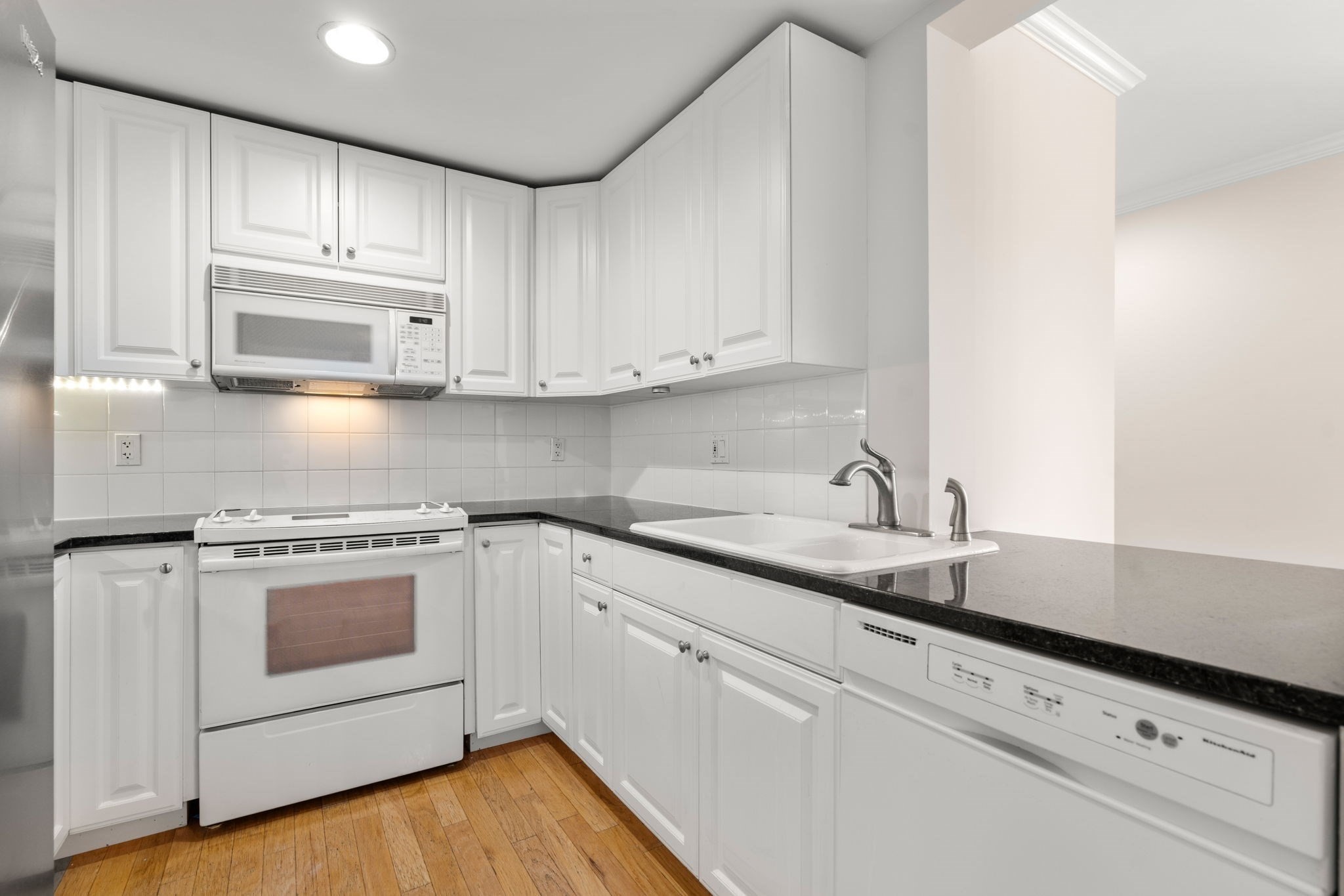 73 Chelsea St # 305 Property Photo 7