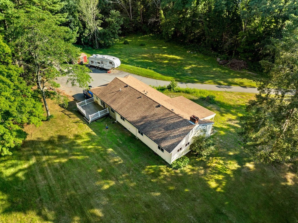 239 Lovers Ln Property Photo 3