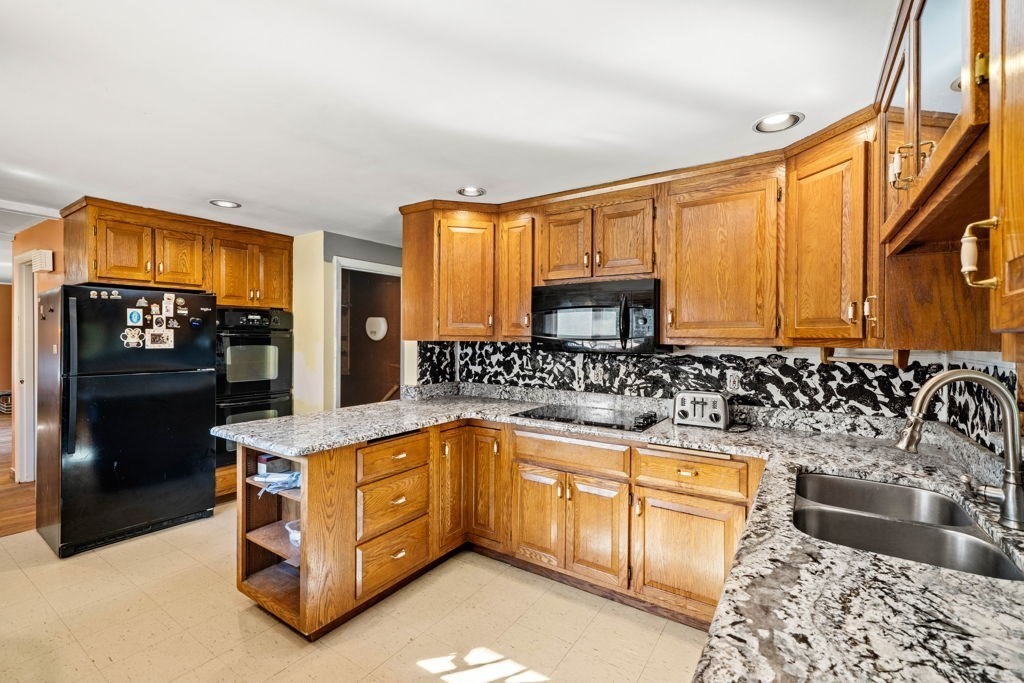 239 Lovers Ln Property Photo 19
