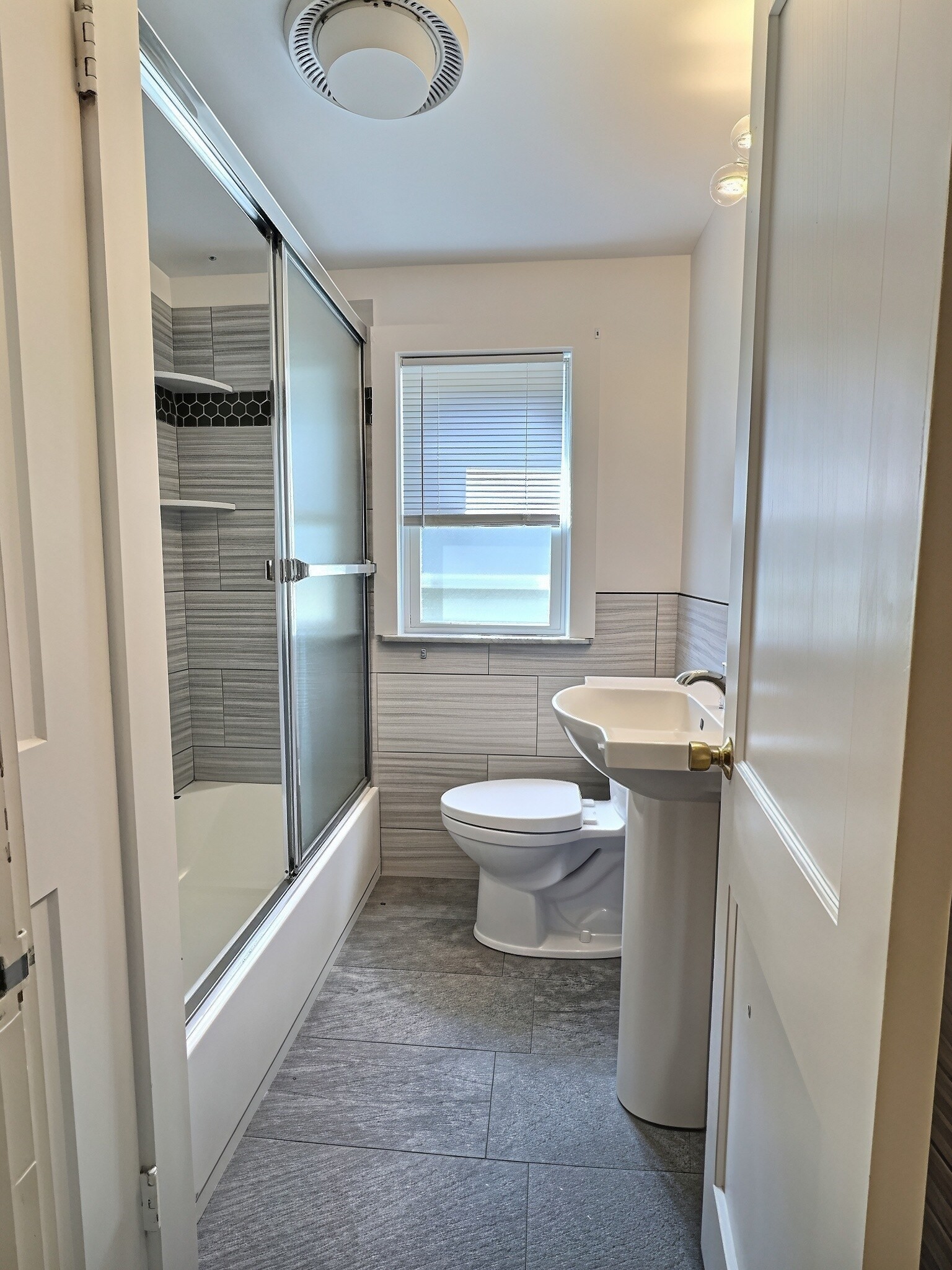 53 Davis Ave # 53 Property Photo 8
