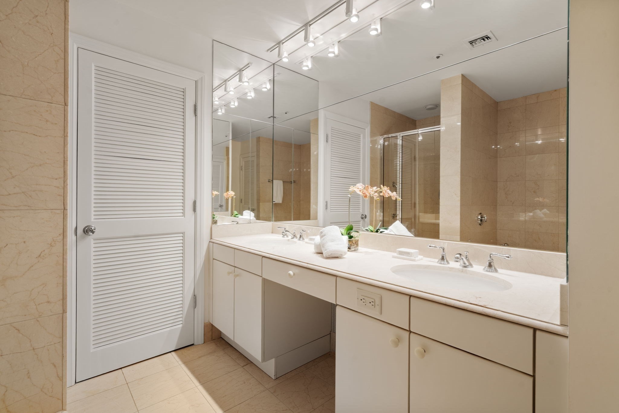 300 Boylston Street # 711 Property Photo 13