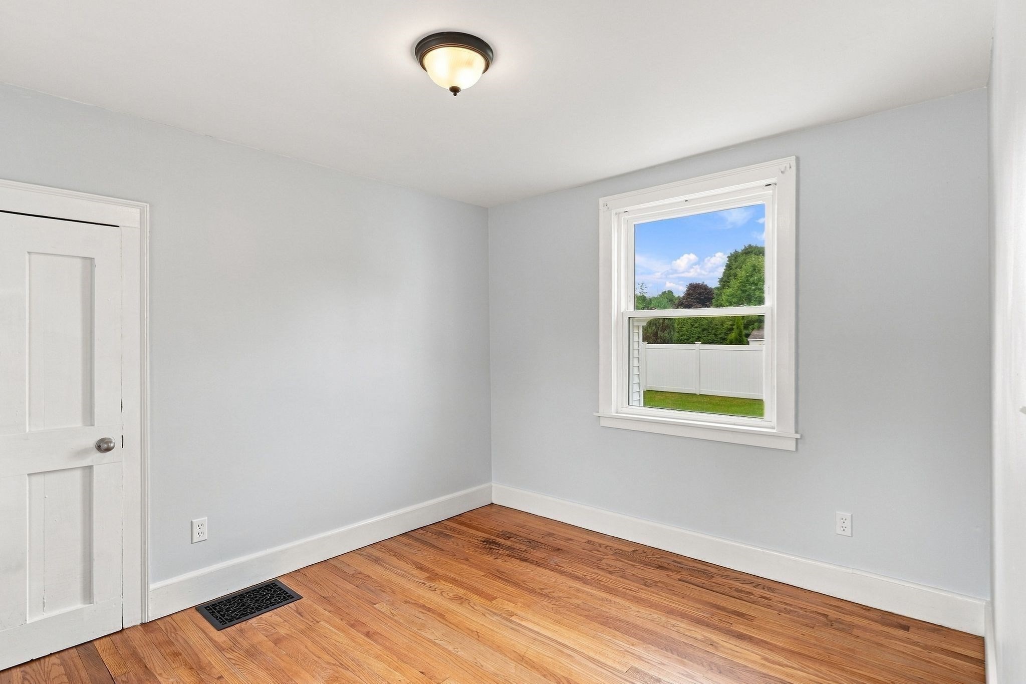 182 Granville Road Property Photo 35