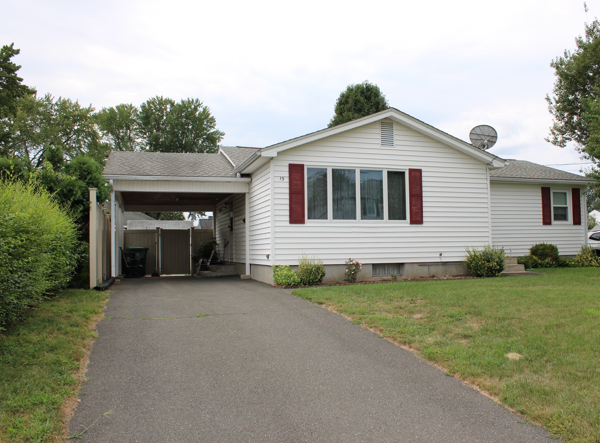 13 Narragansett Blvd Property Photo 1