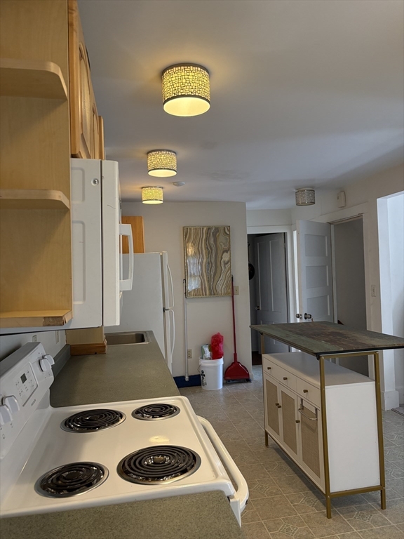 16 Highland St Property Photo 9