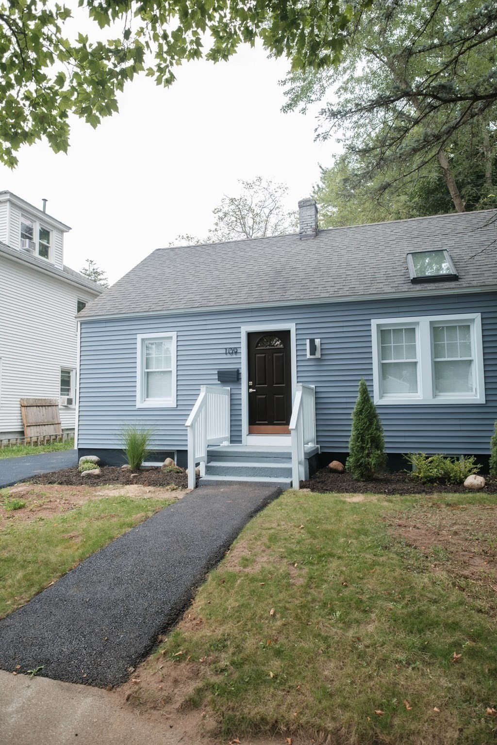 109 Powell Ave Property Photo 3