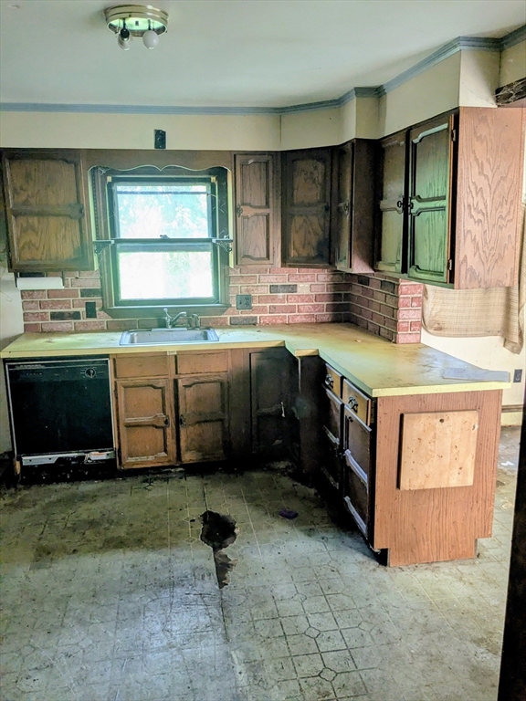 155 Concord St Property Photo 3