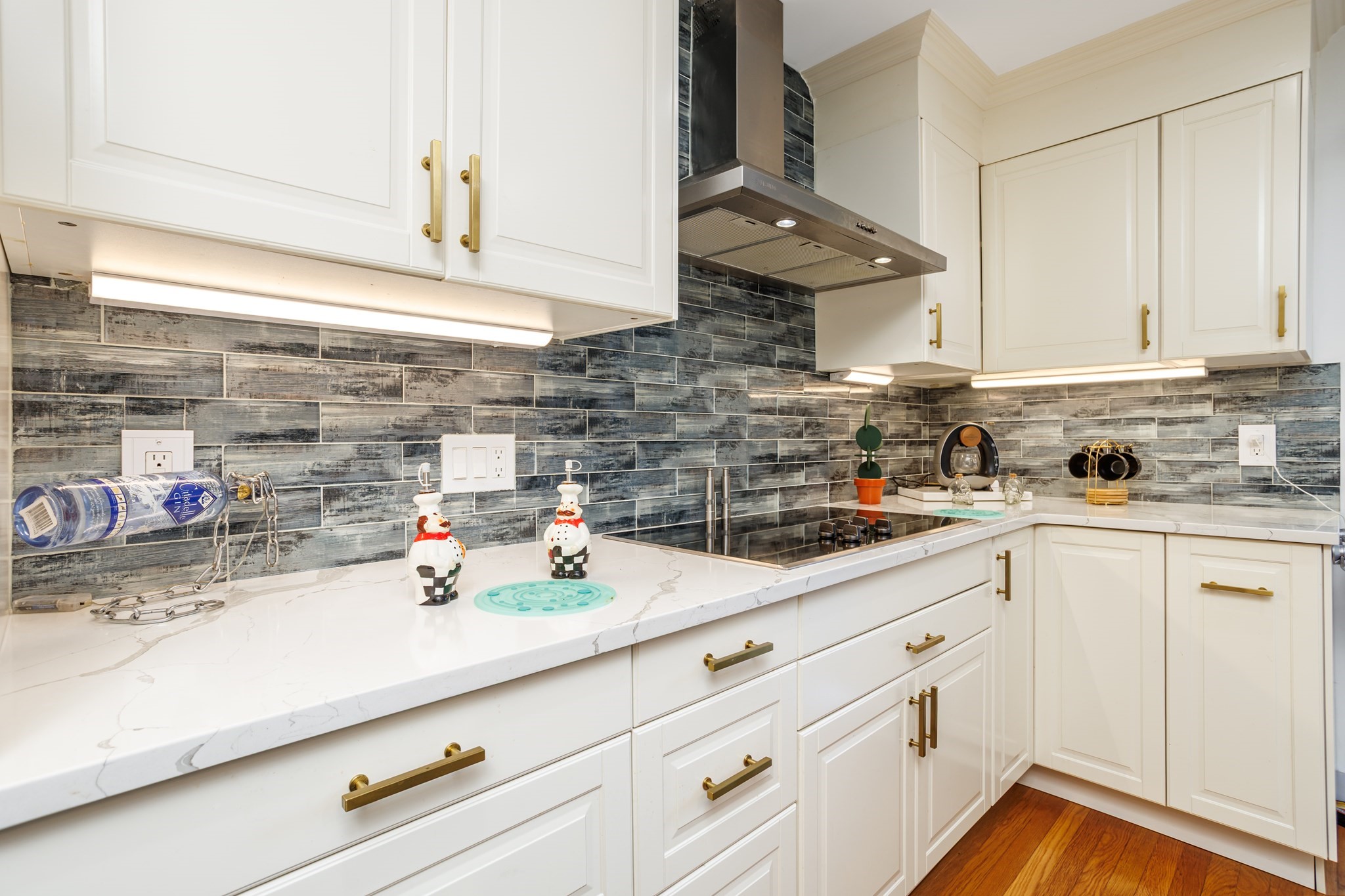 36 Leominster Street Property Photo 8