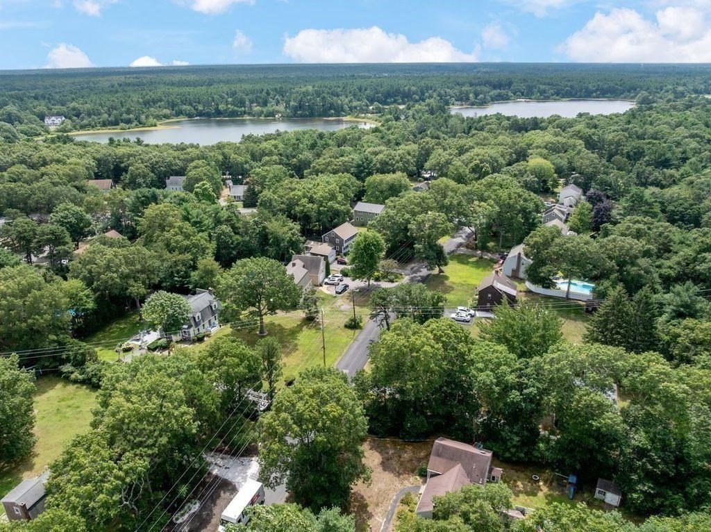 17 West Pond Road Property Photo 24
