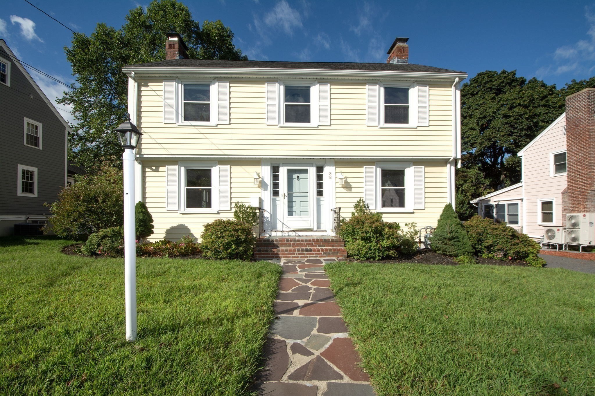 88 Elm St Property Photo 1