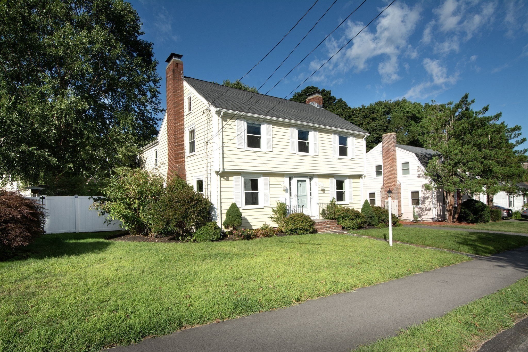 88 Elm St Property Photo 3