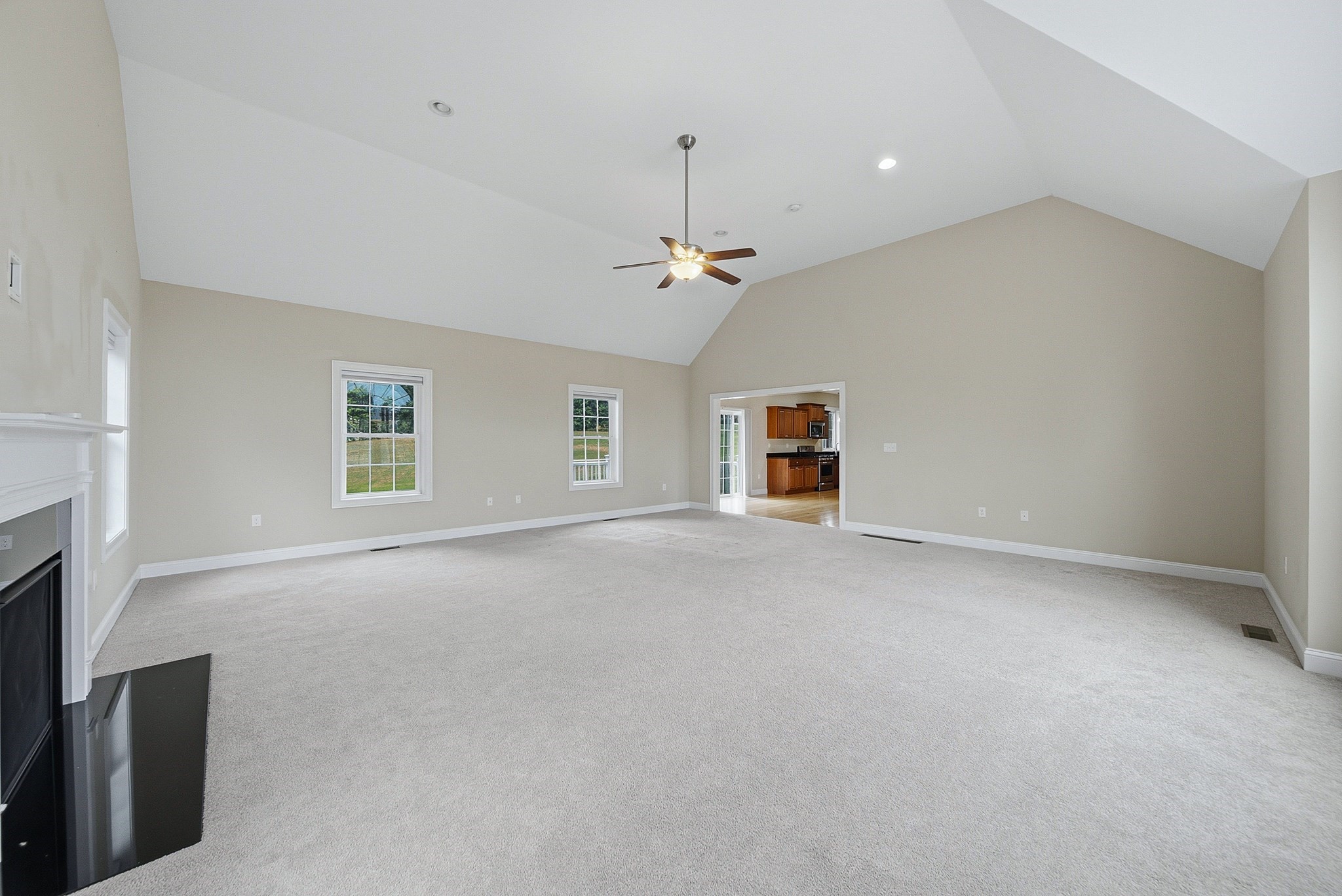 52 Regency Dr Property Photo 6