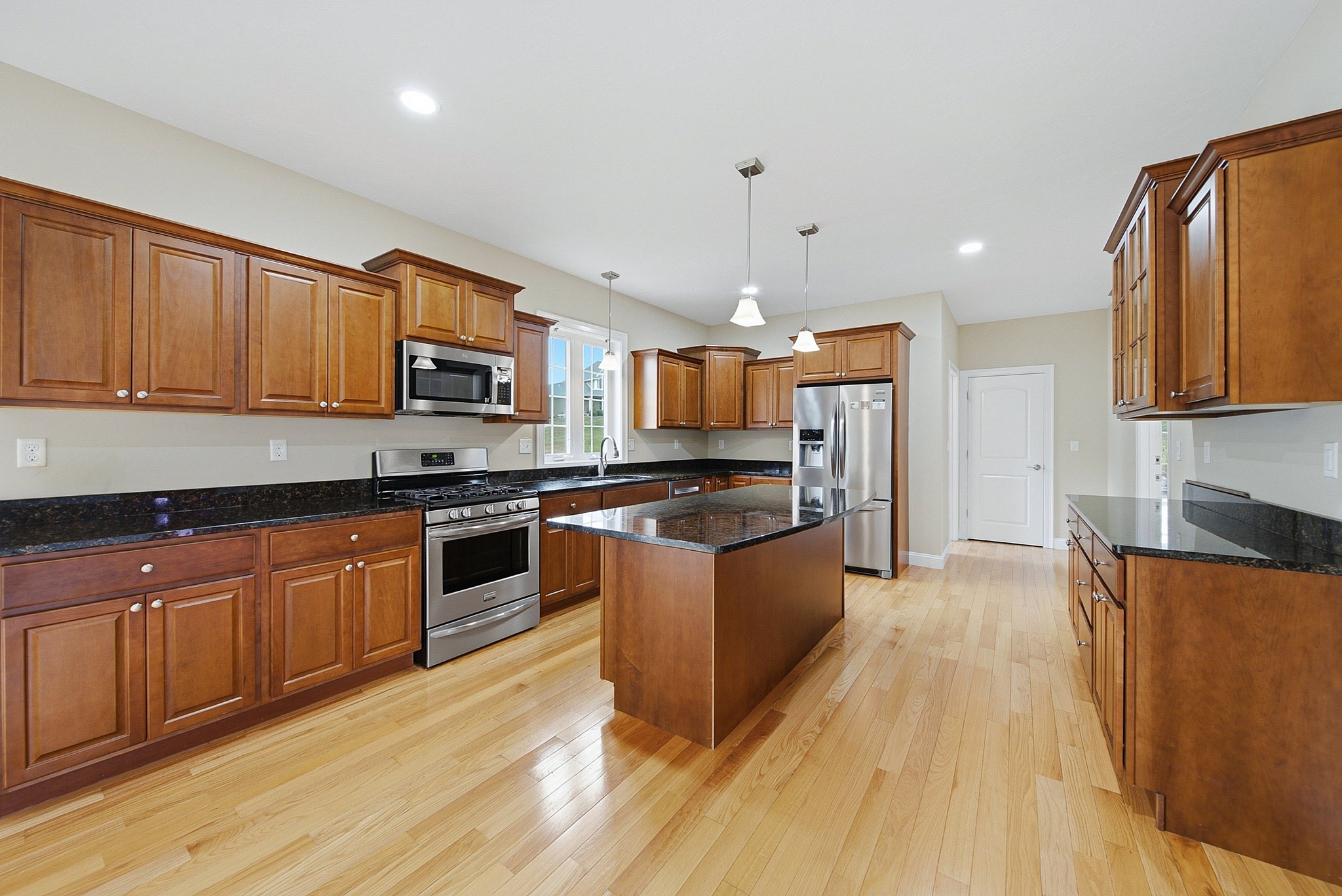 52 Regency Dr Property Photo 9