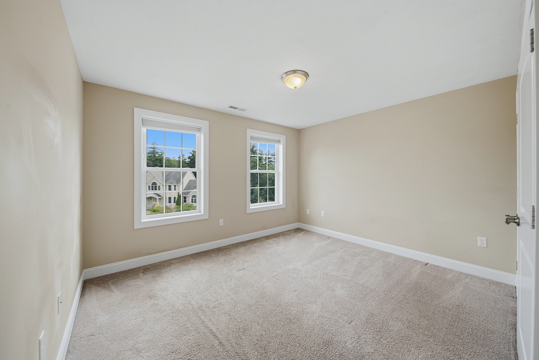 52 Regency Dr Property Photo 25