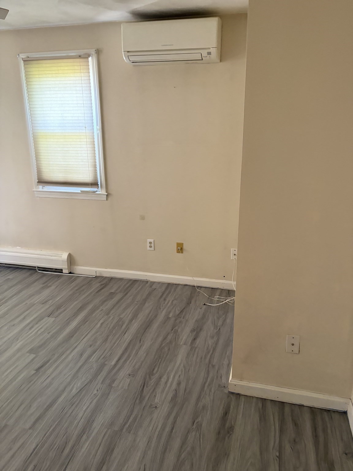 126 Waltham St Property Photo 5